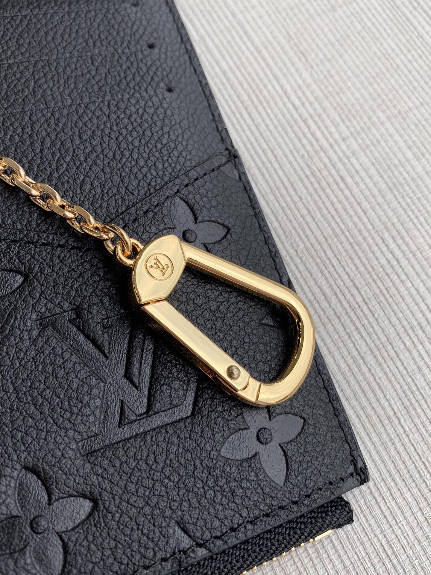 l**is V*t*n card holder recto verso-13x8.5cm