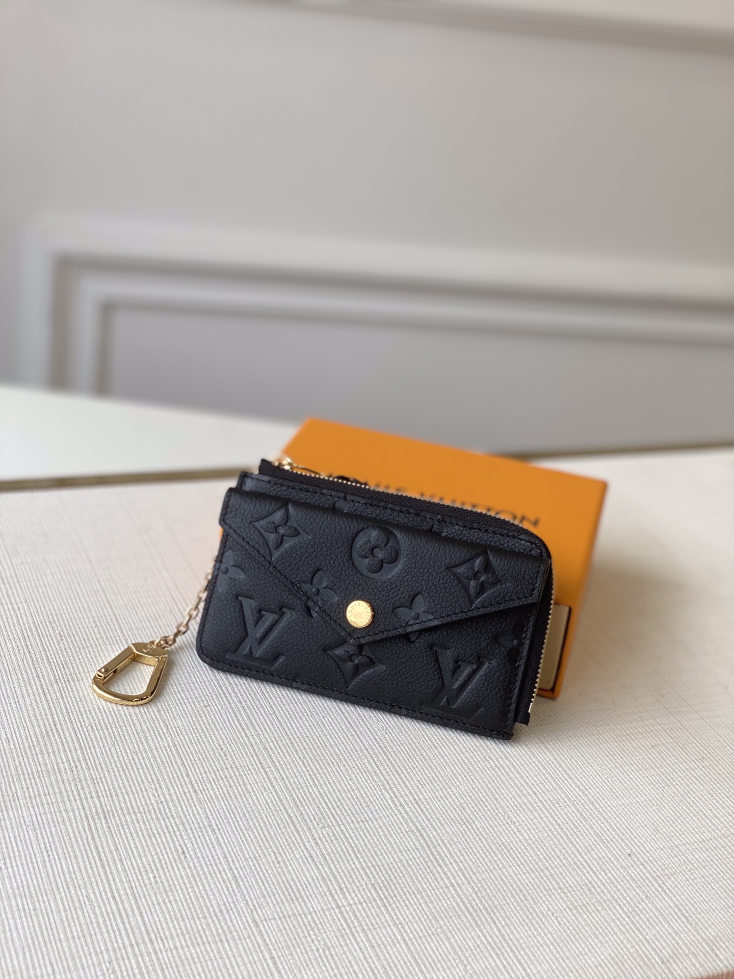 l**is V*t*n card holder recto verso-13x8.5cm