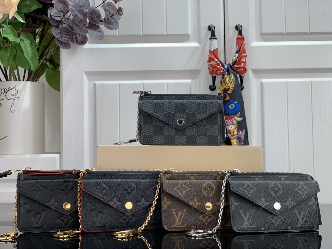 l**is V*t*n wallet-m60167