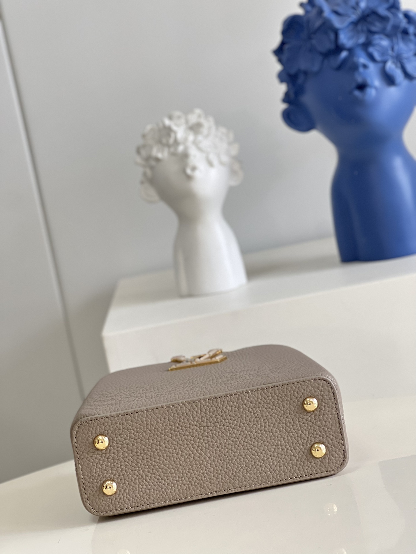 l**is V*t*n capucines handlebag