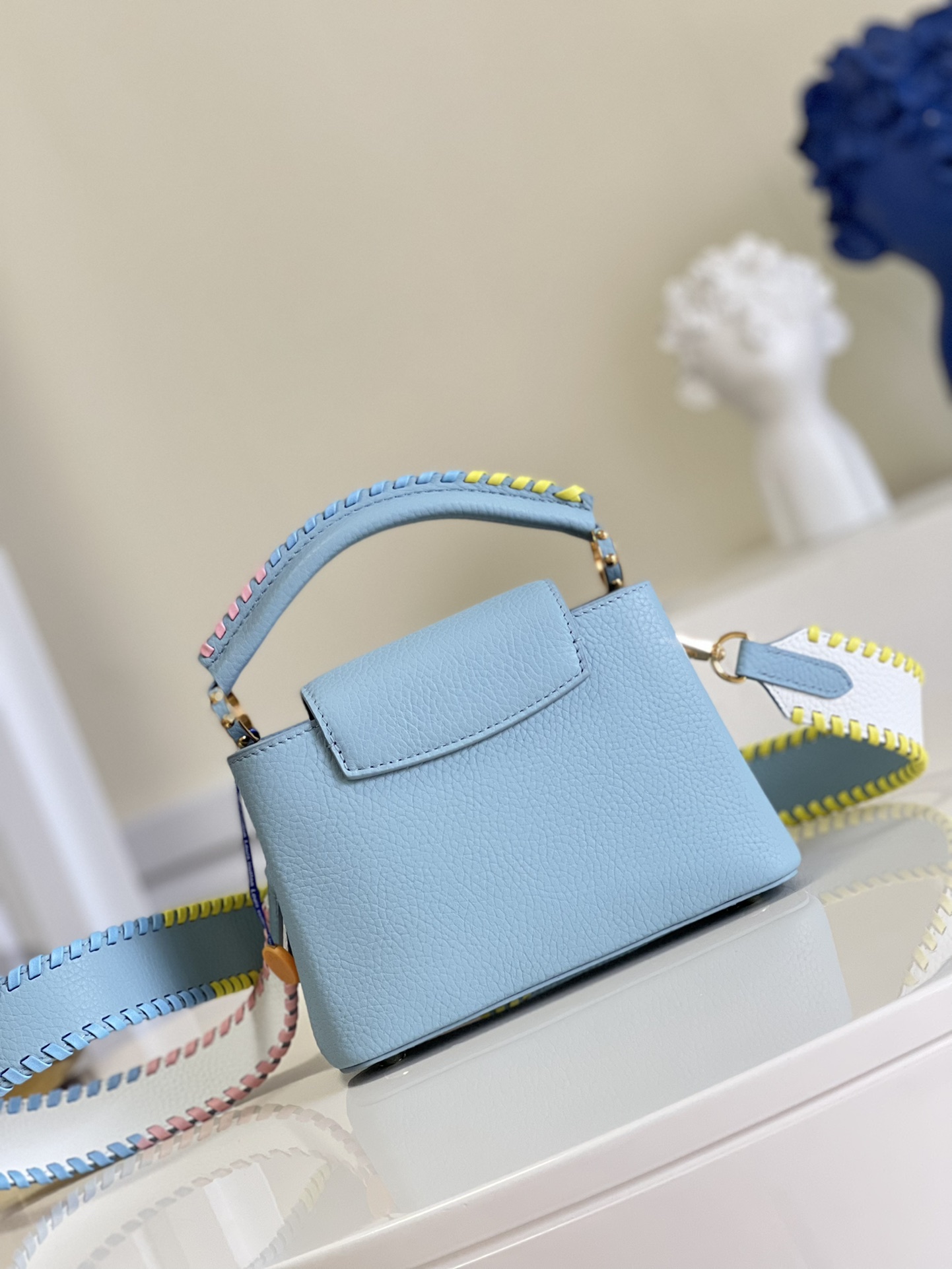 l**is V*t*n capucines handlebag