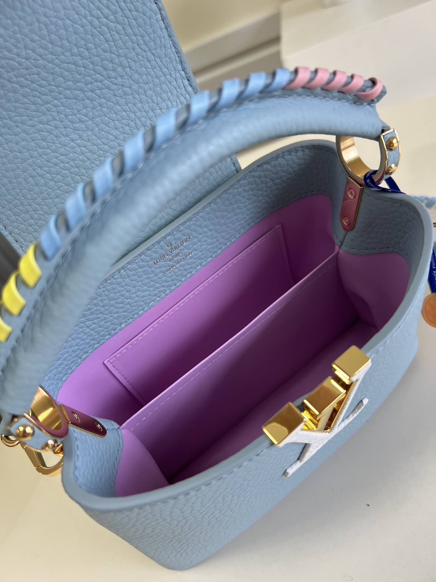 l**is V*t*n capucines handlebag