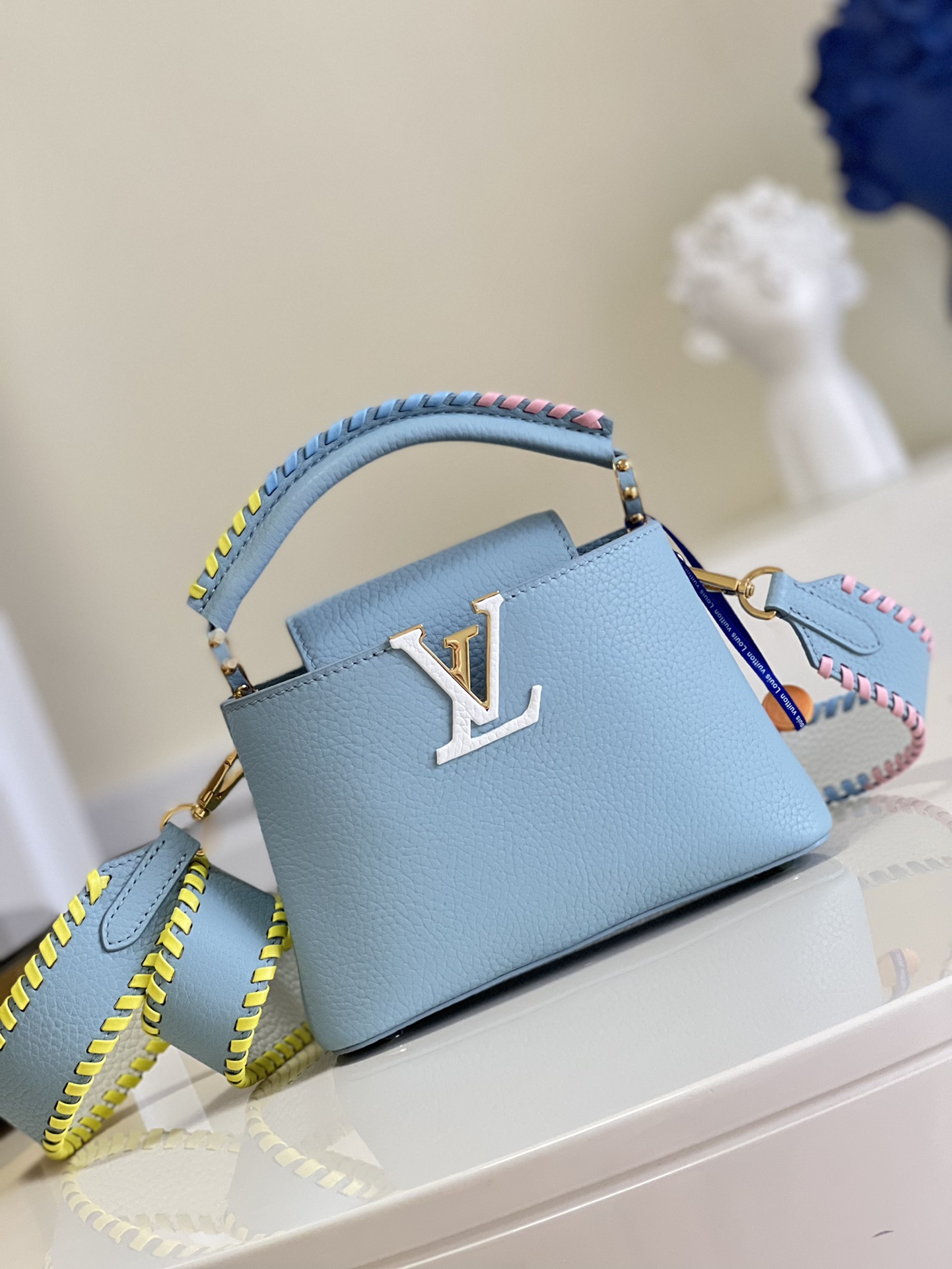 l**is V*t*n capucines handlebag