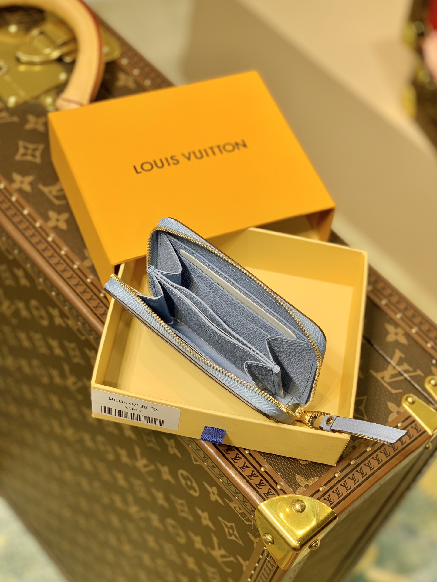 l**is V*t*n by the pool zippy wallet-11*8.5*12cm