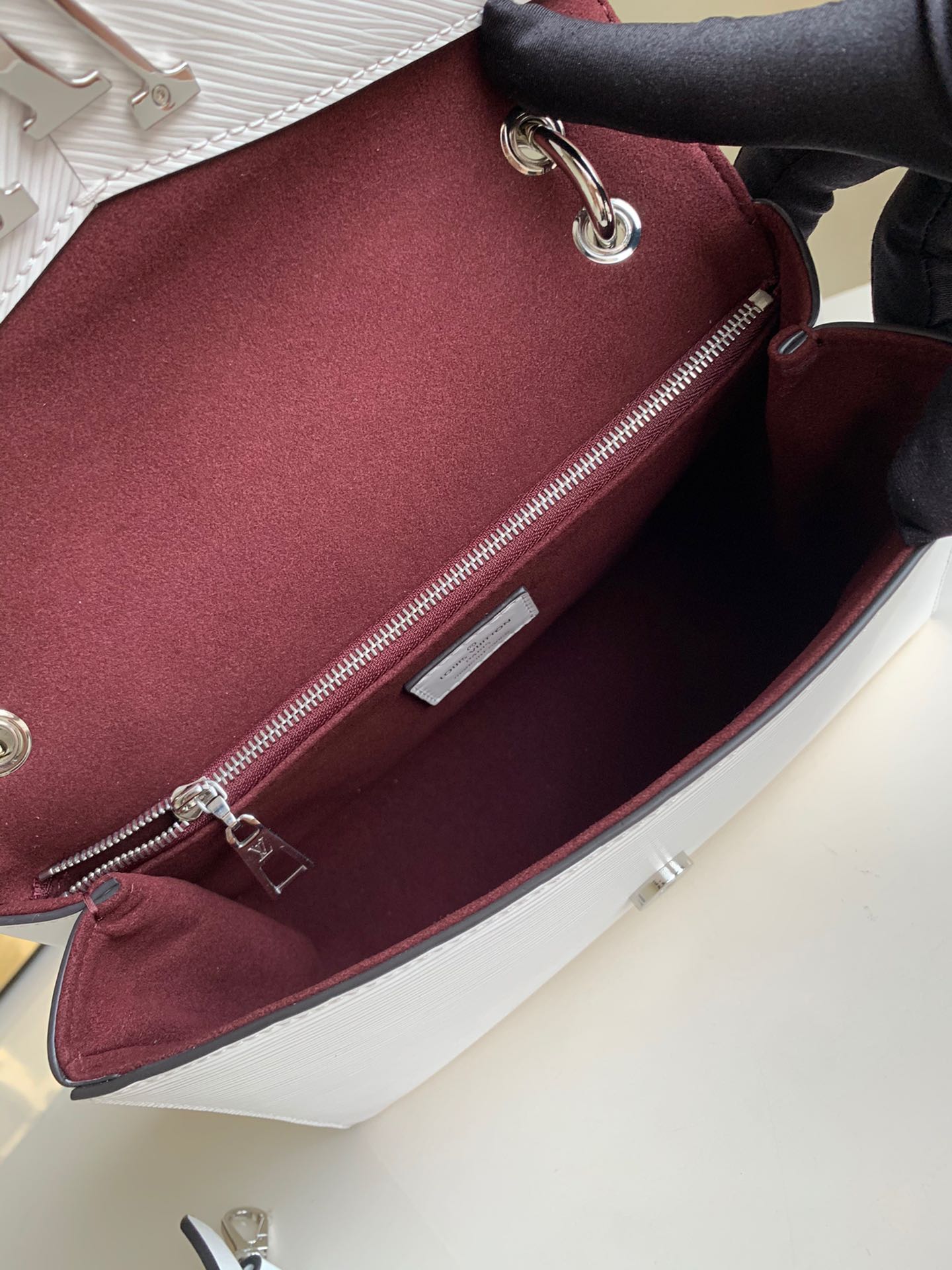 l**is V*t*n pochette grenelle-23*16*8cm