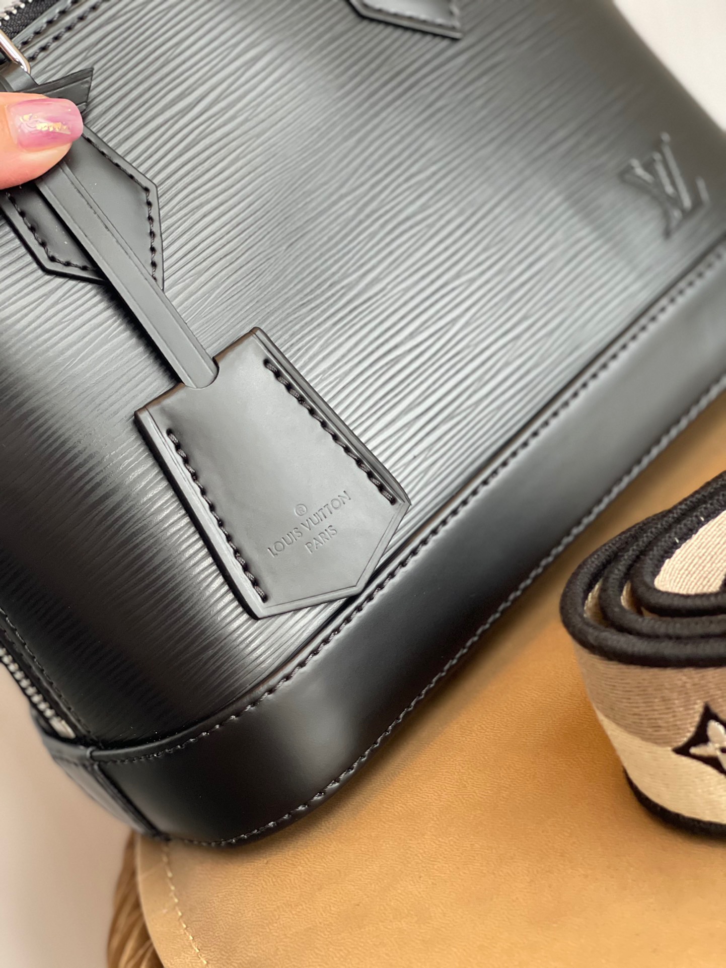 l**is V*t*n alma bb-25*19*12cm