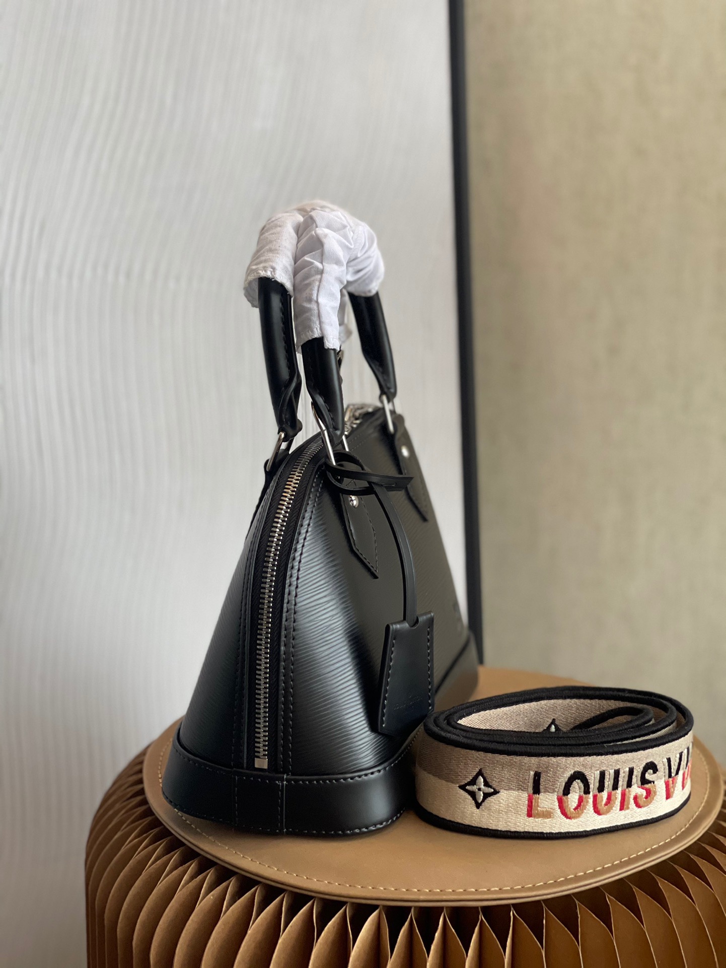 l**is V*t*n alma bb-25*19*12cm