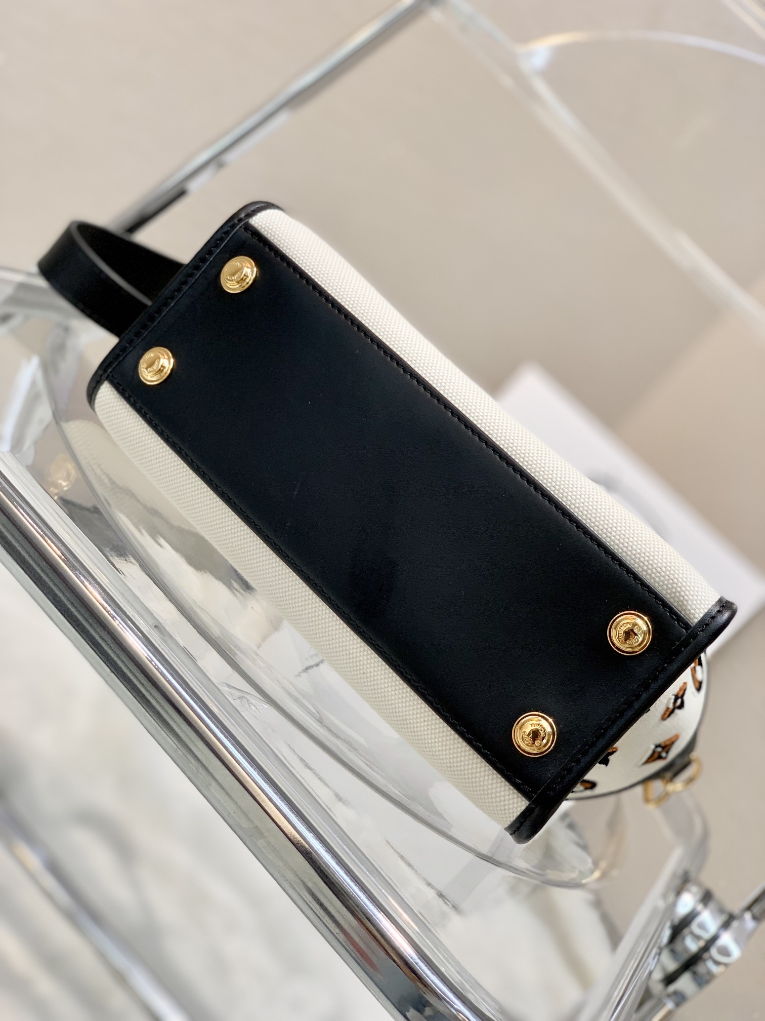 l**is V*t*n on my side tote bag-25*20*12cm