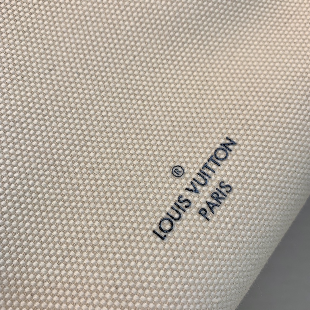 l**is V*t*n on my side tote bag-25*20*12cm