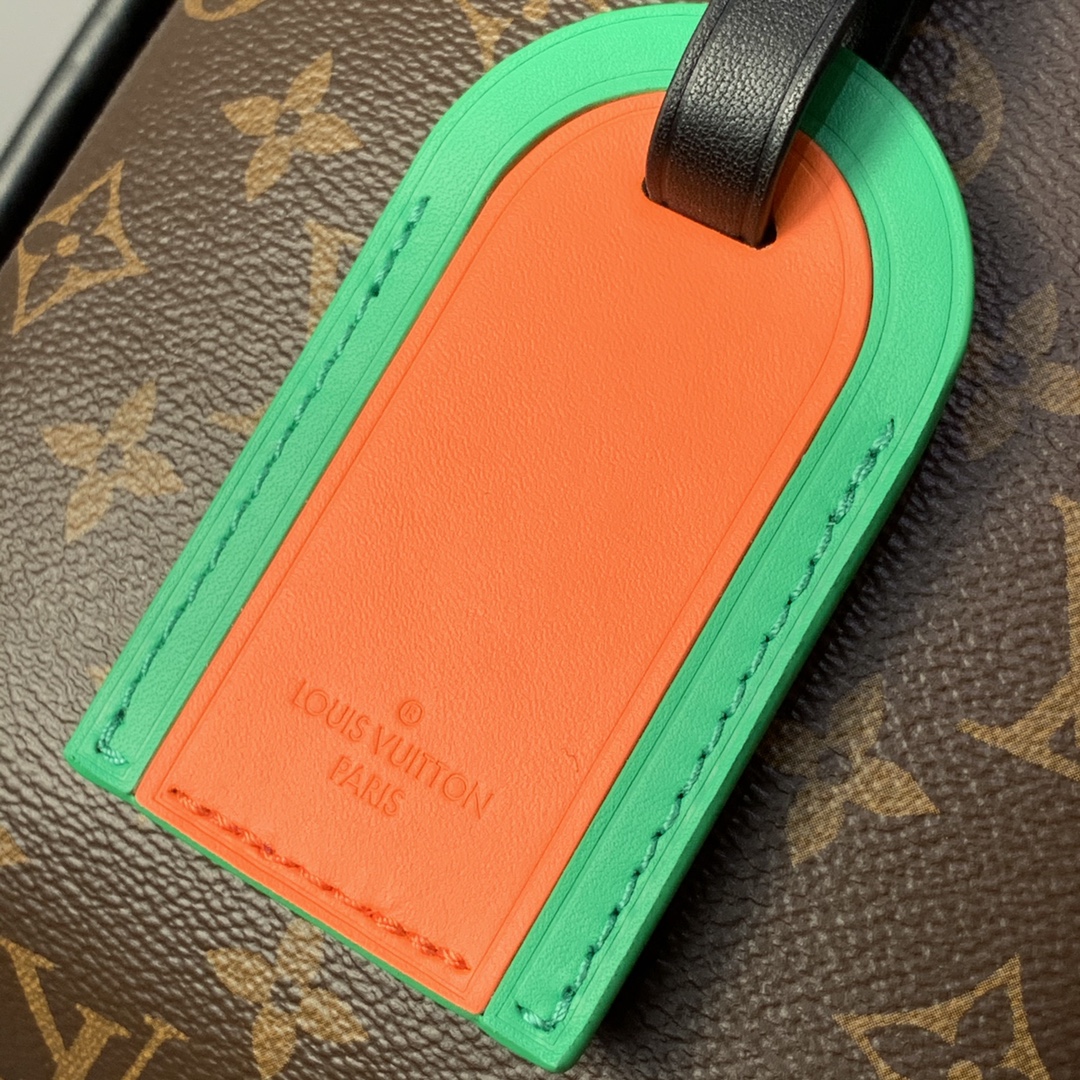 l**is V*t*n discovery backpsck-37*40*20 cm