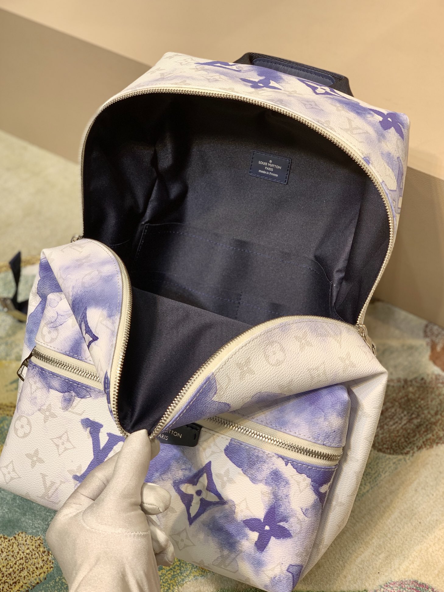 l**is V*t*n discovery backpsck-37*40*20 cm