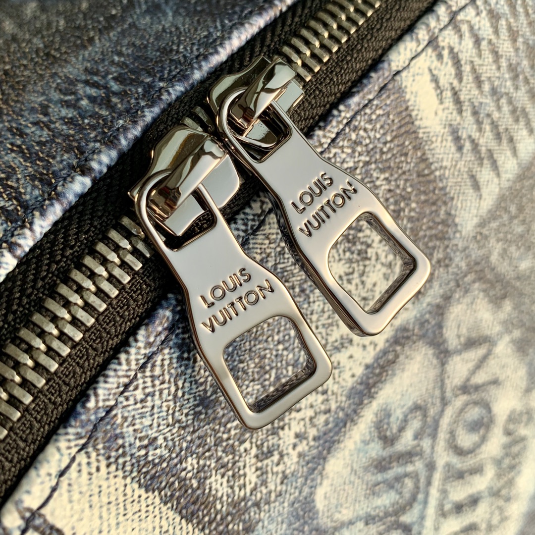 l**is V*t*n discovery backpsck-37*40*20 cm