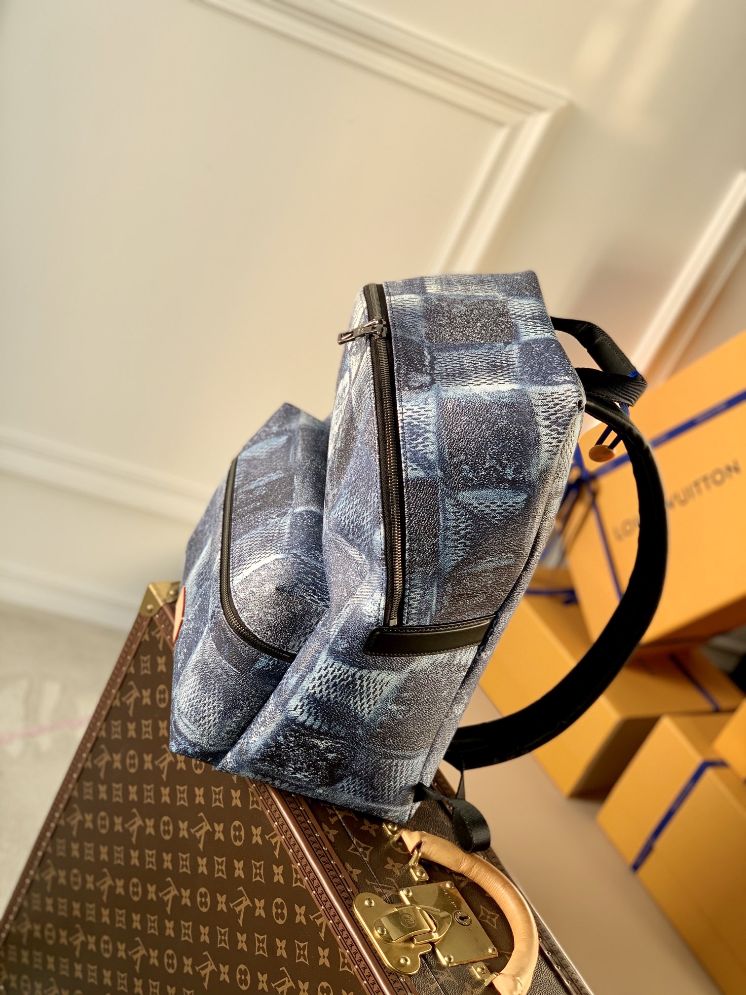 l**is V*t*n discovery backpsck-37*40*20 cm