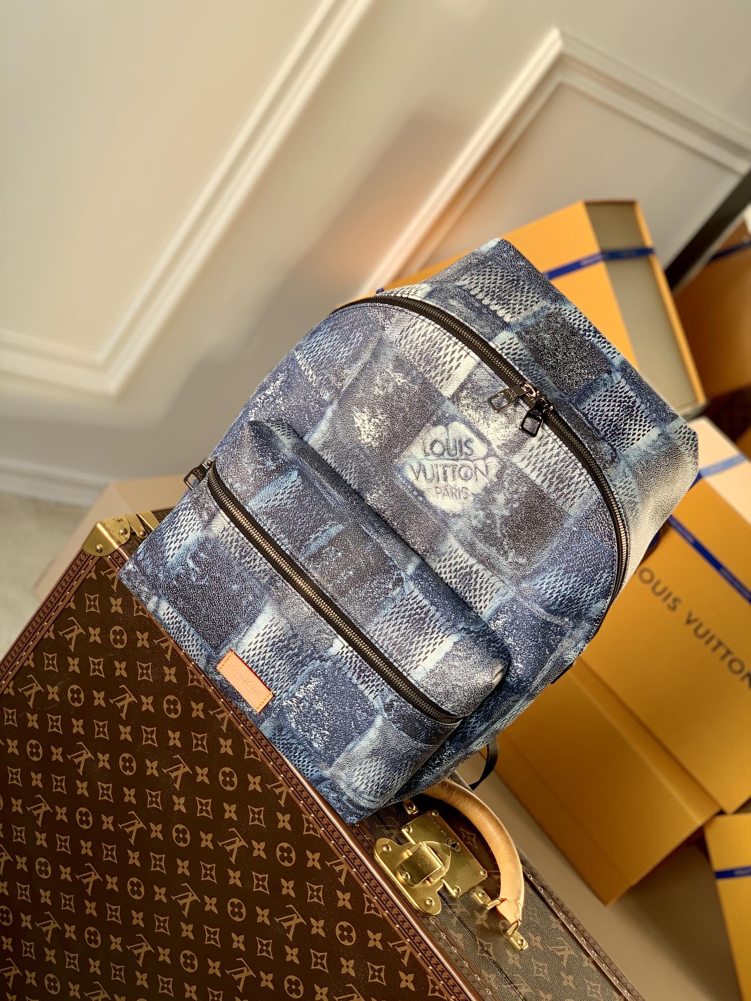 l**is V*t*n discovery backpsck-37*40*20 cm