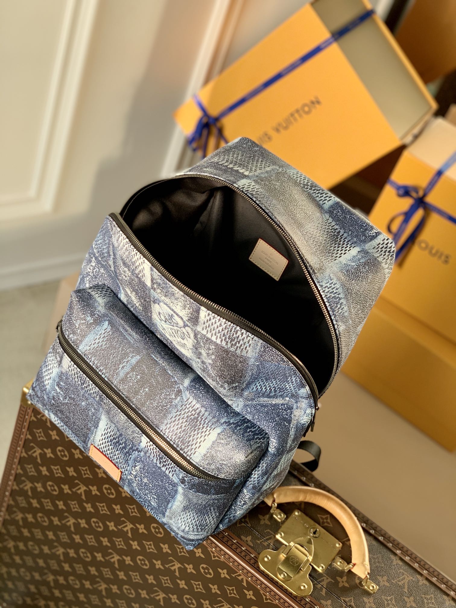 l**is V*t*n discovery backpsck-37*40*20 cm