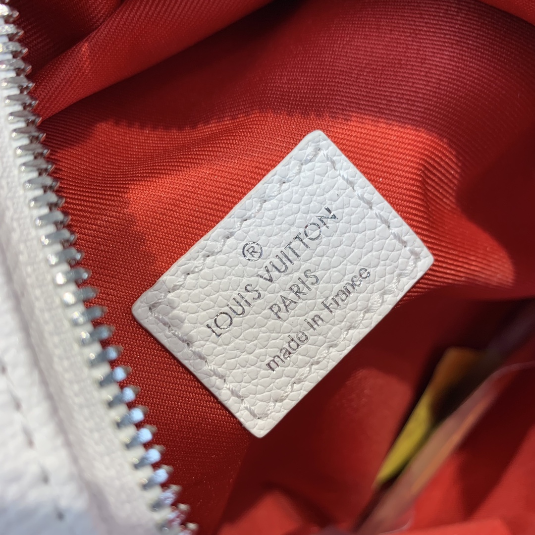 l**is V*t*n racer backpsck-33*41*18cm