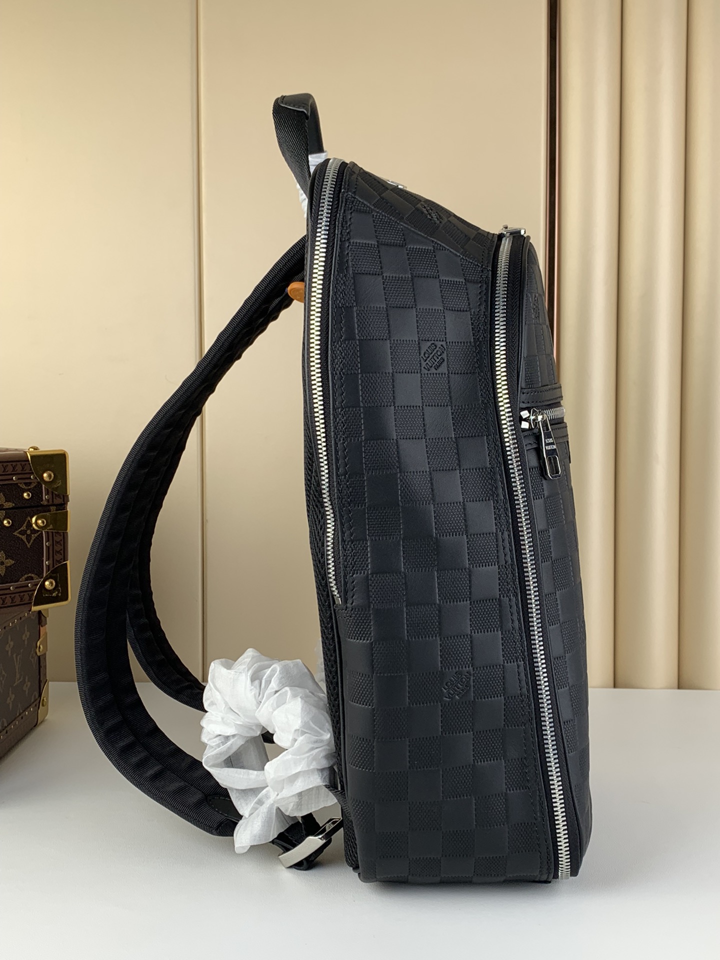 l**is V*t*n michael damier infini onyx backpsck-29*42*13cm