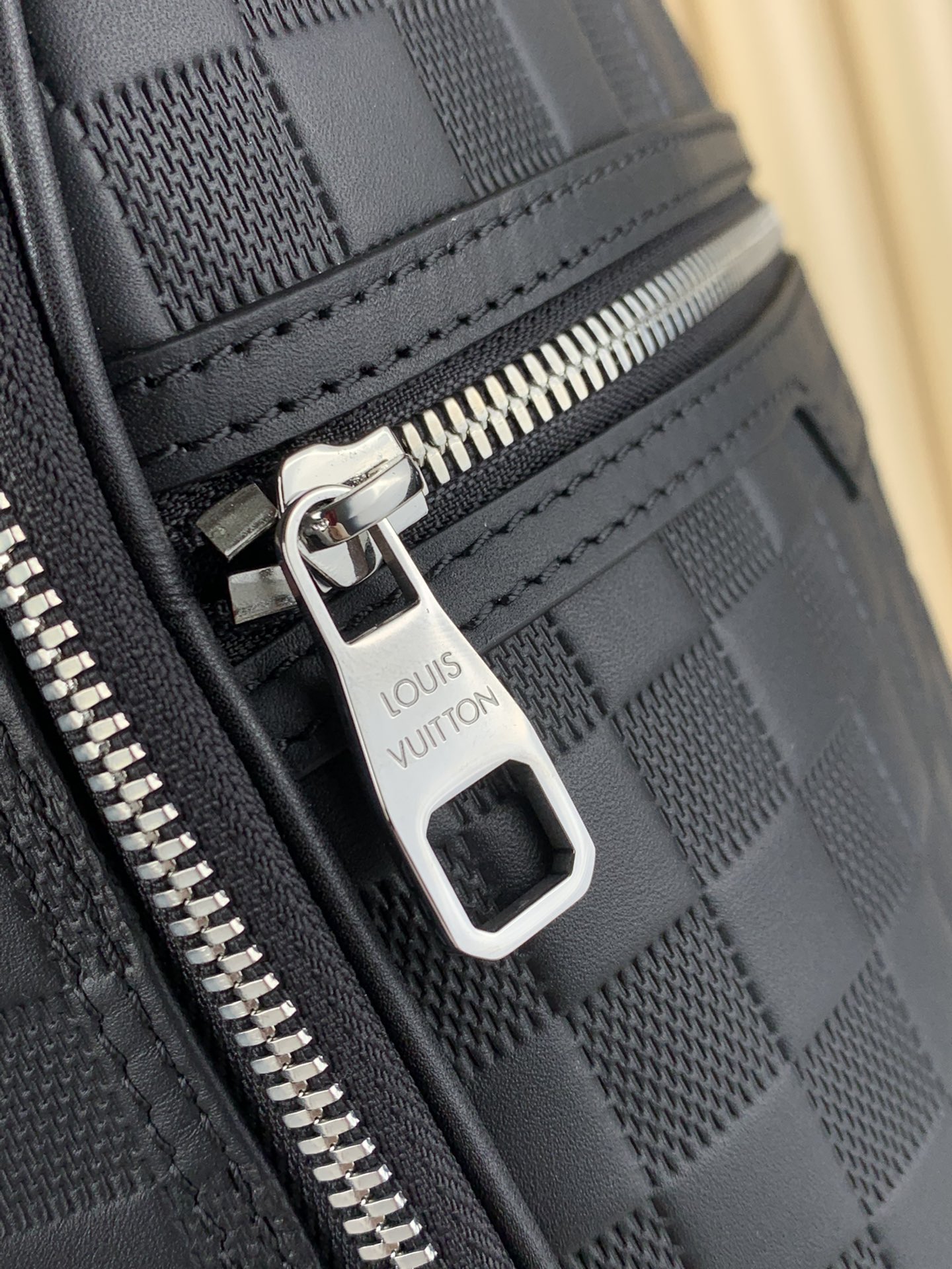 l**is V*t*n michael damier infini onyx backpsck-29*42*13cm