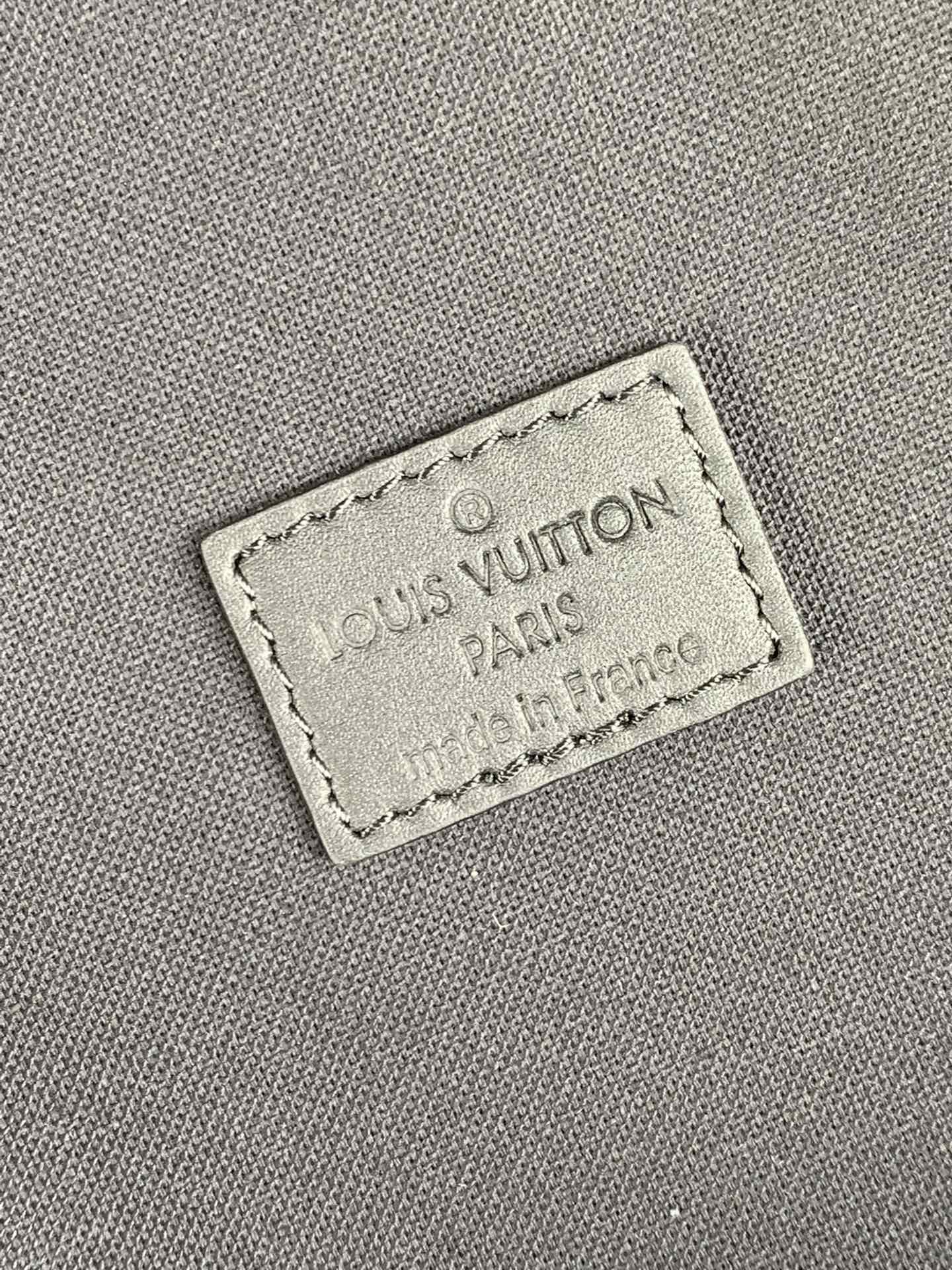 l**is V*t*n michael damier infini onyx backpsck-29*42*13cm