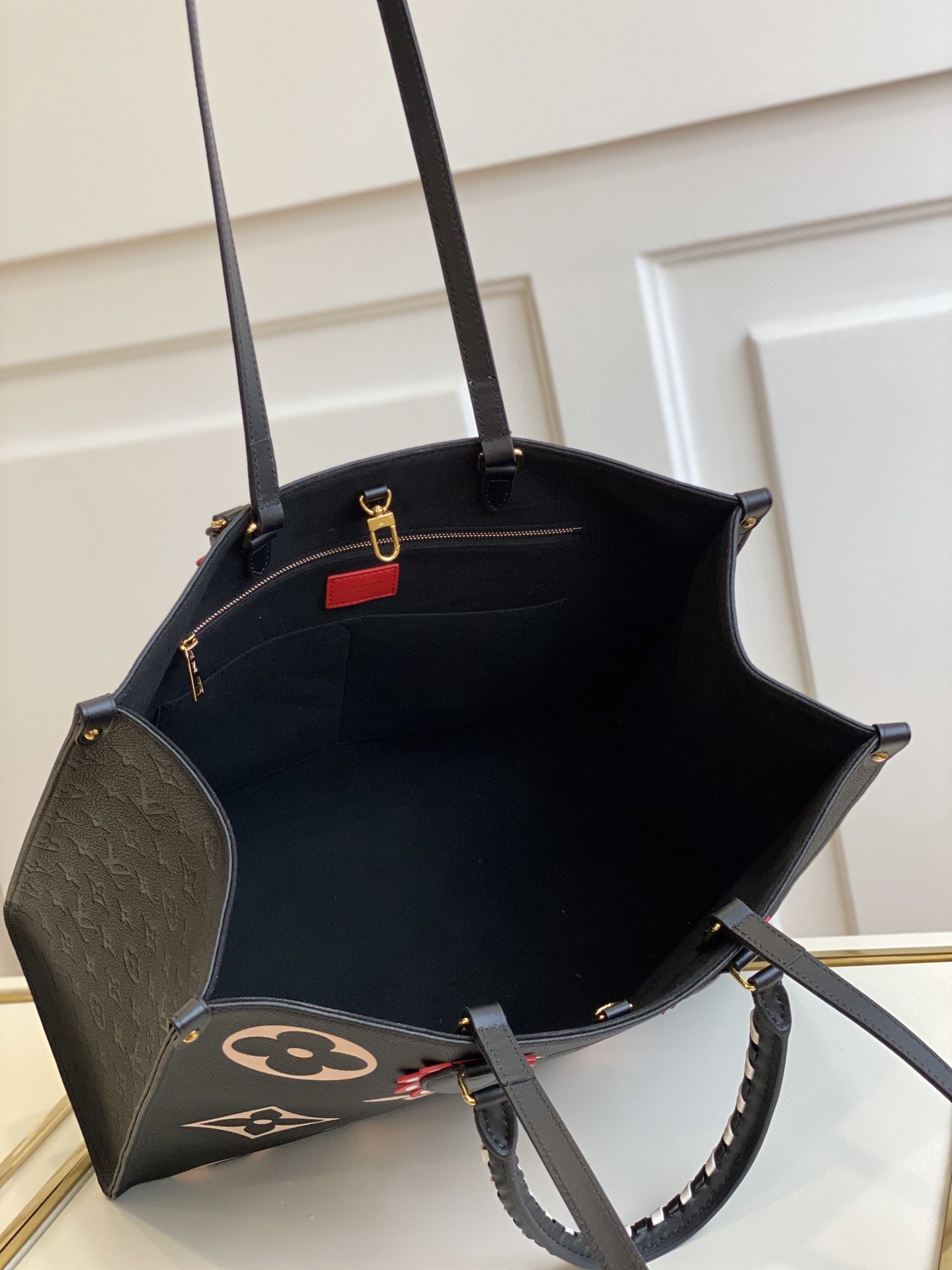 l**is V*t*n onthego handbag-41*34*19cm