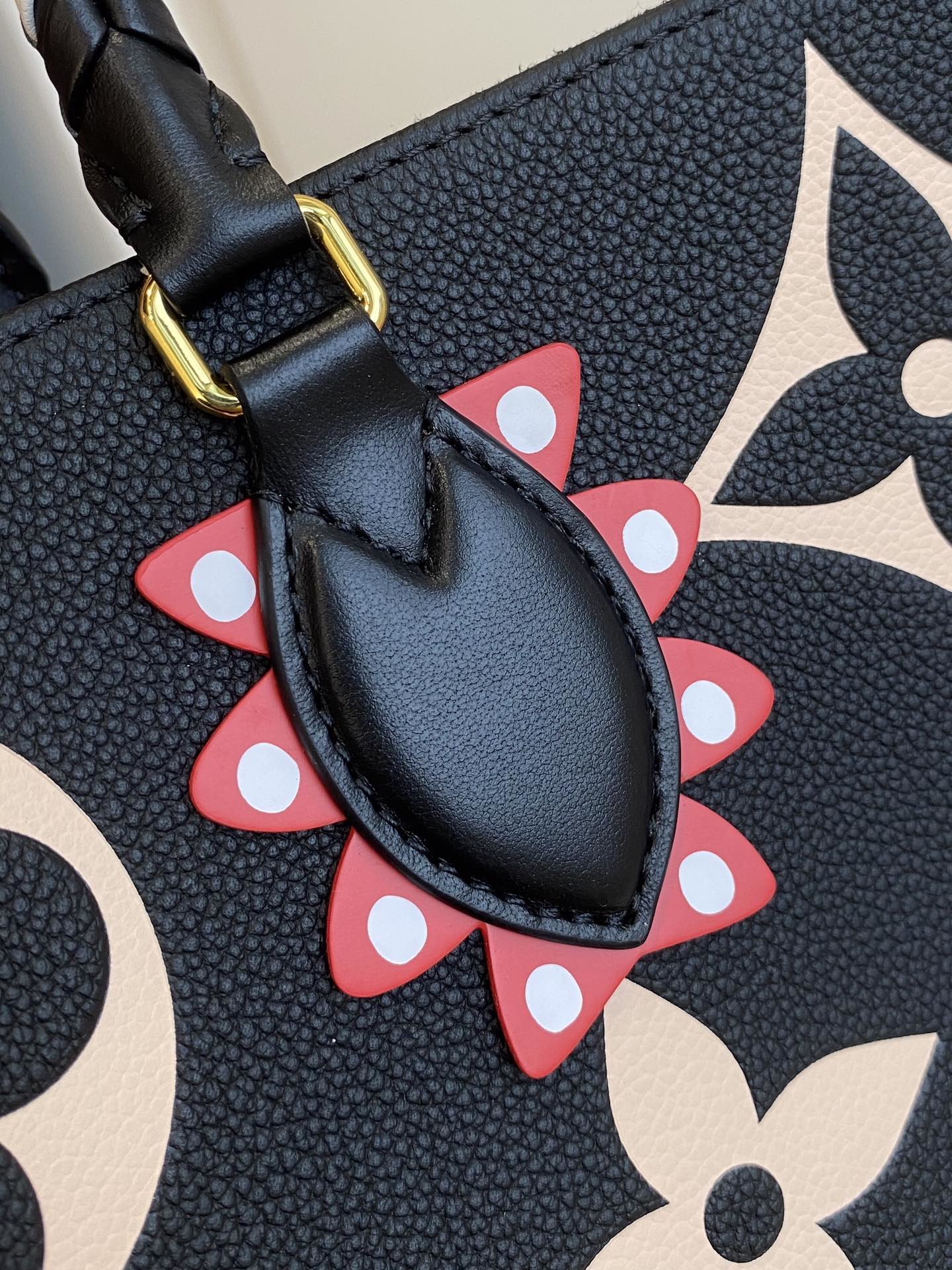 l**is V*t*n onthego handbag-41*34*19cm