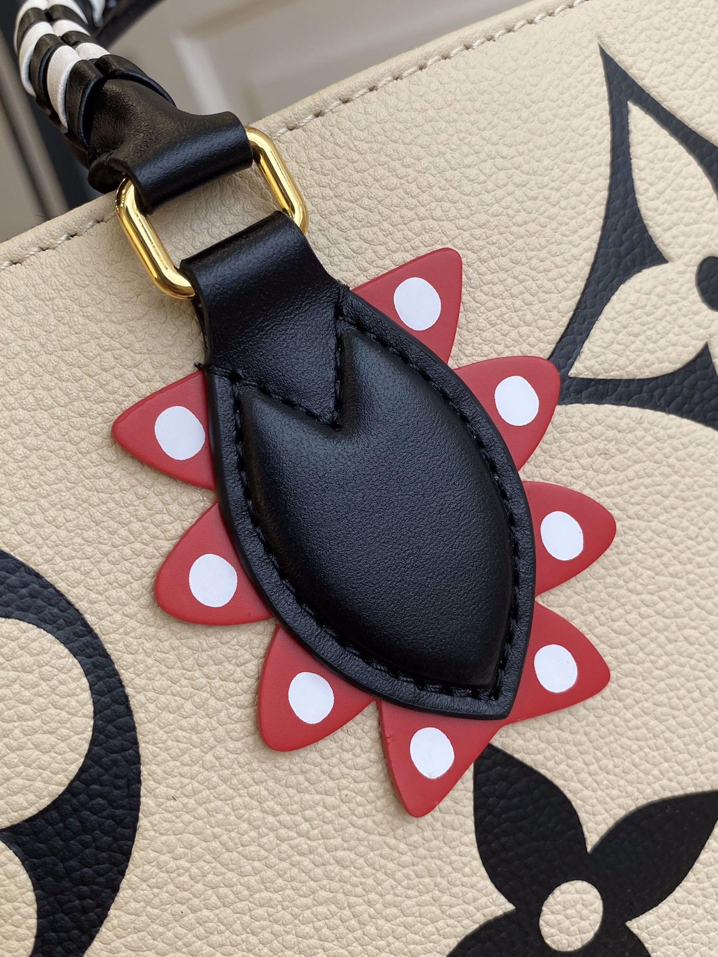 l**is V*t*n onthego handbag-41*34*19cm