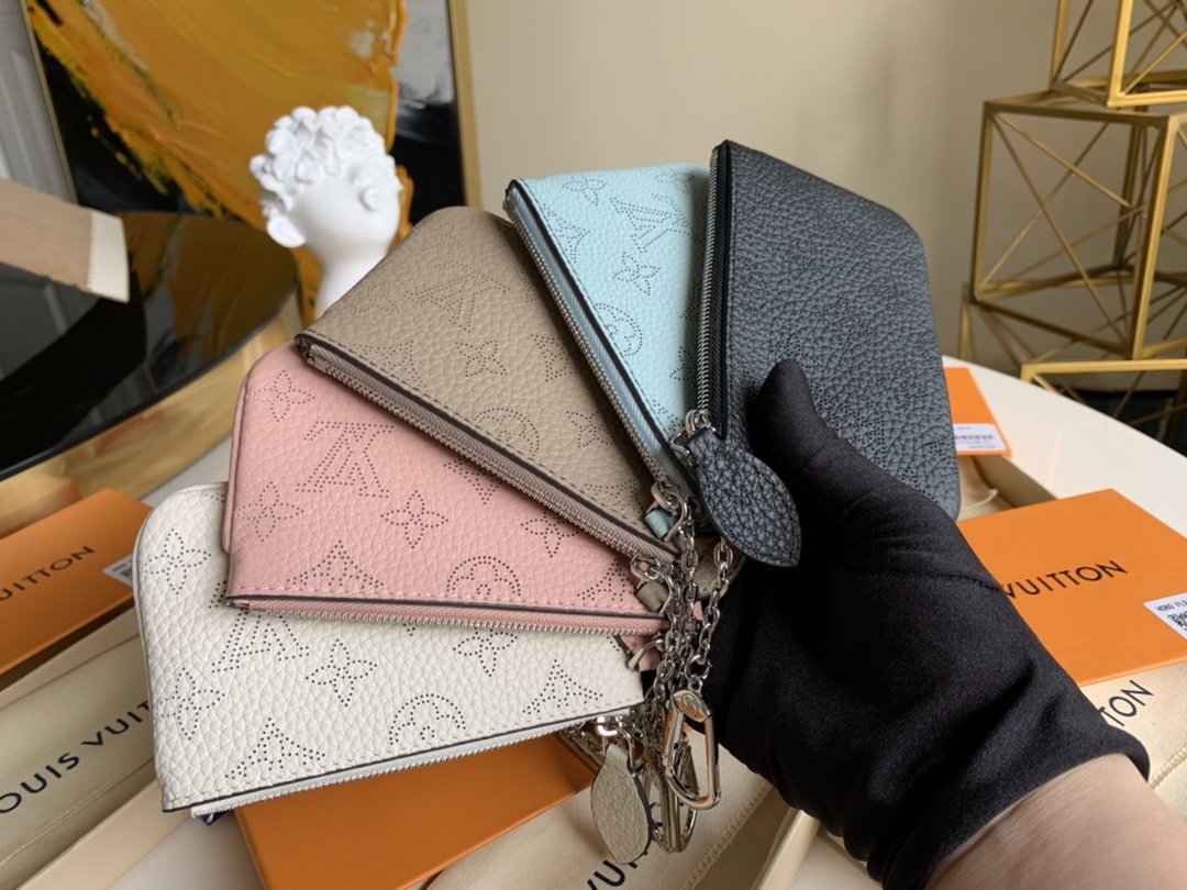 l**is V*t*n zippy wallet-13.8x9x1.5cm