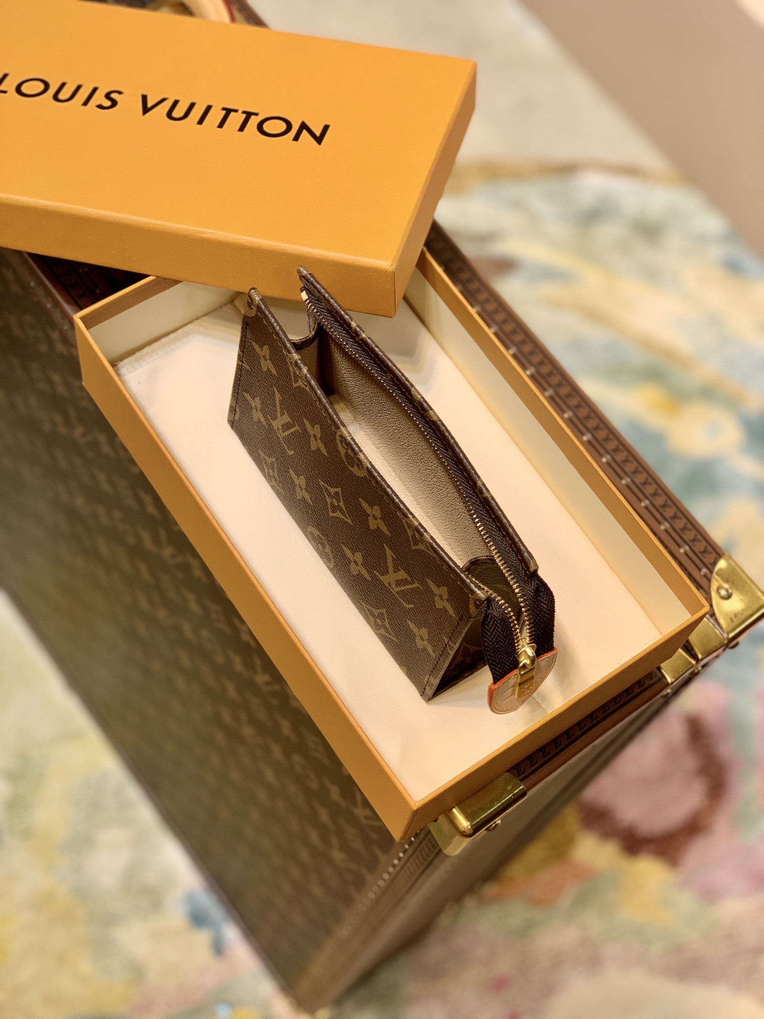 l**is V*t*n toiletry pouch -15*10*4.5cm