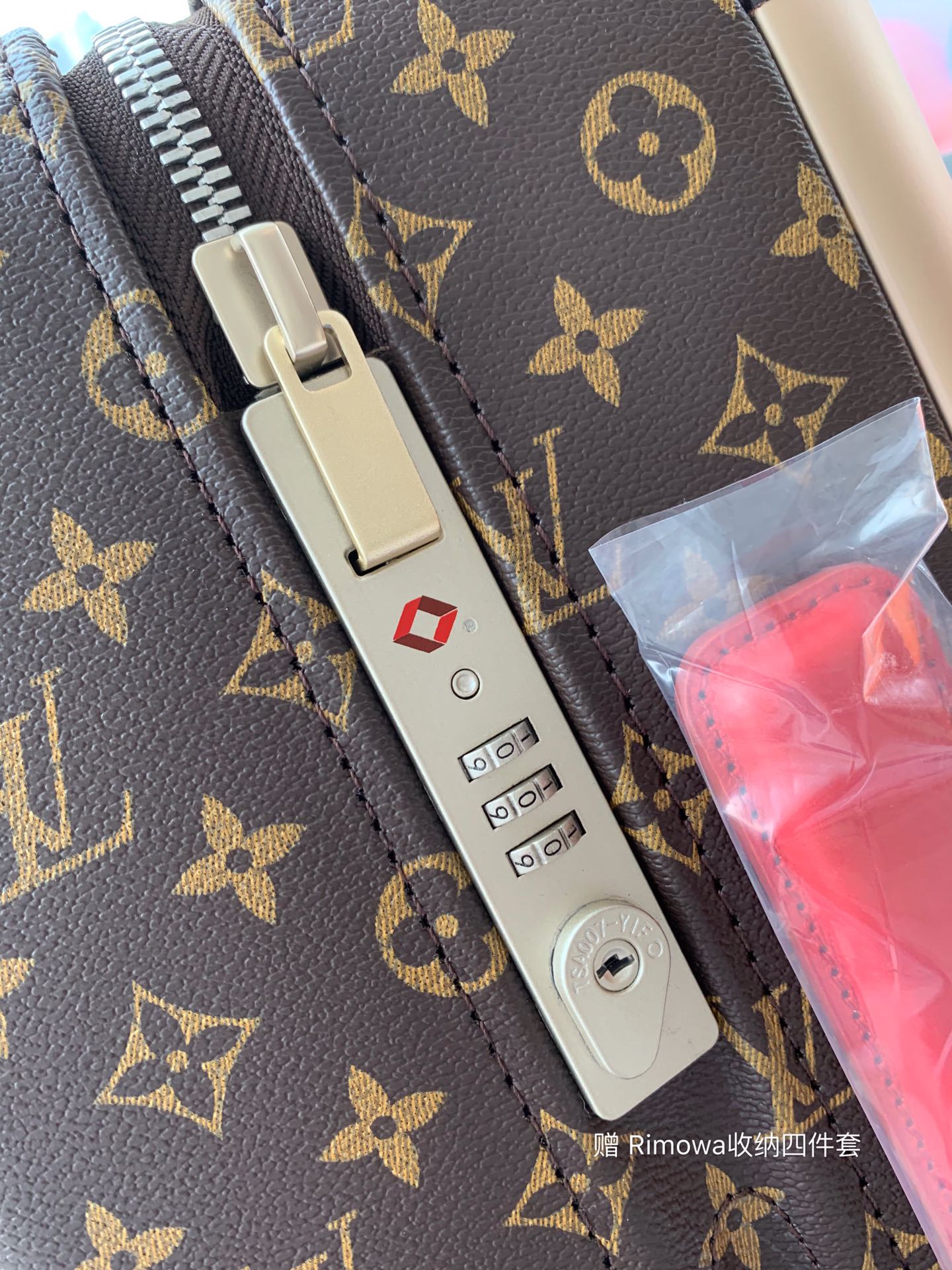 l**is V*t*n horizon 55-38*55*21cm