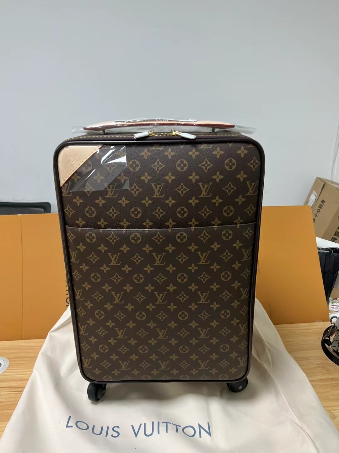 l**is V*t*n horizon 55-‭38*55*21cm