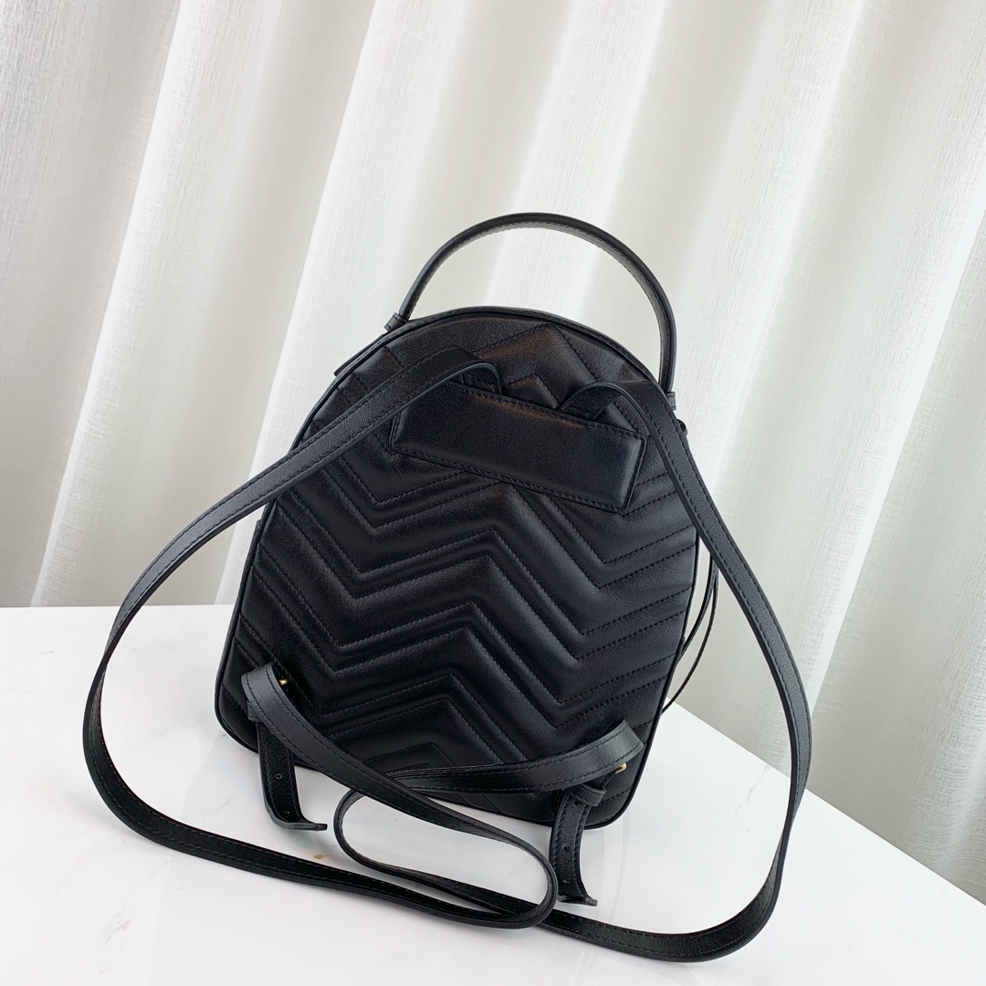 G*u*i backpack-22.5x26x11cm