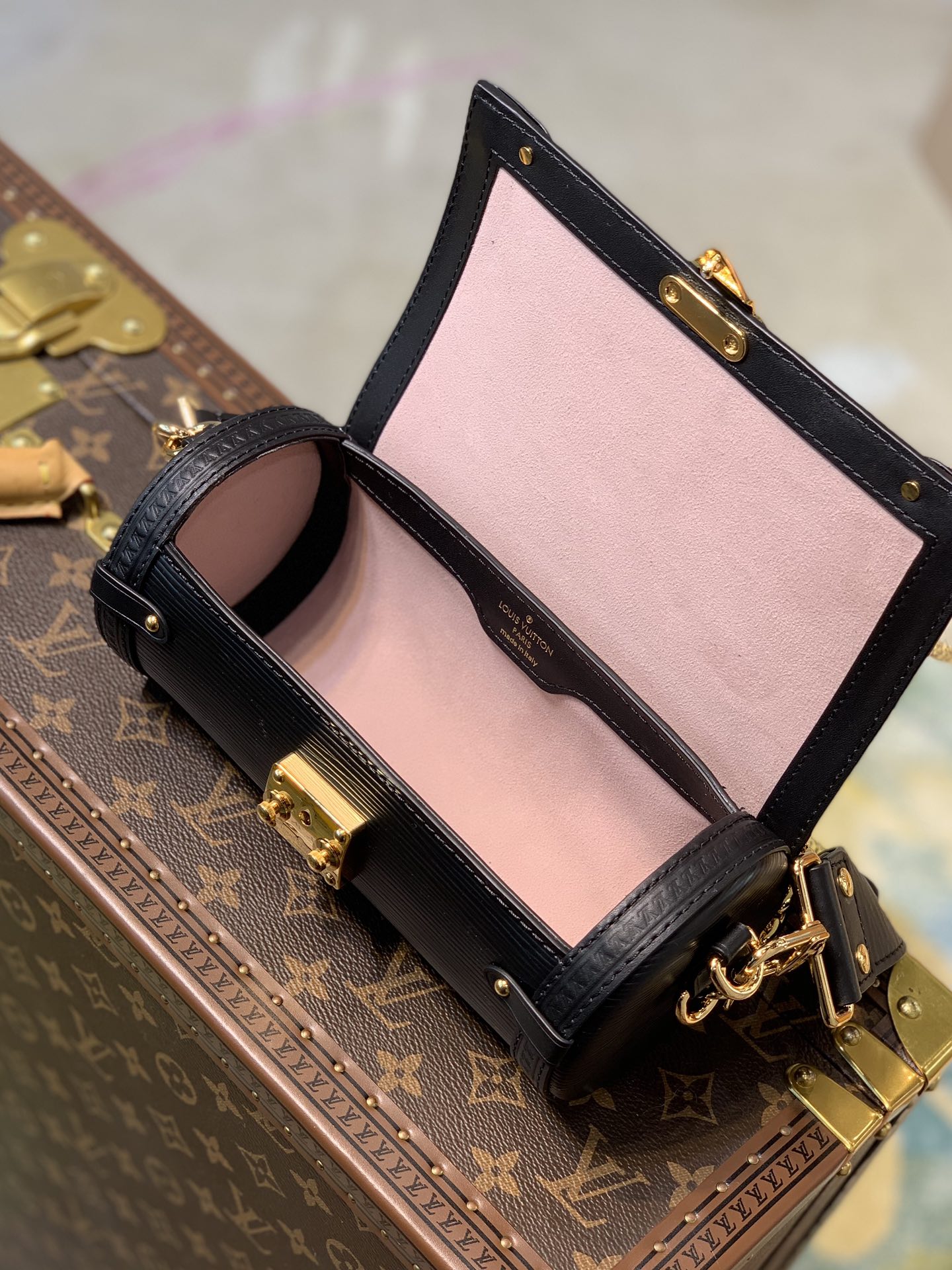 l**is V*t*n papillon trunk-19x9x9cm