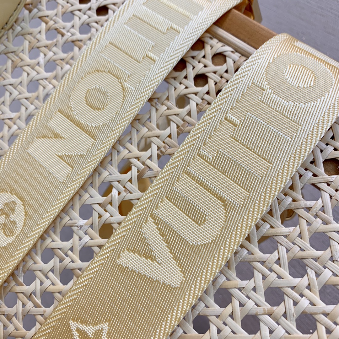 l**is V*t*n over the moon handbag-27.5*16*7cm