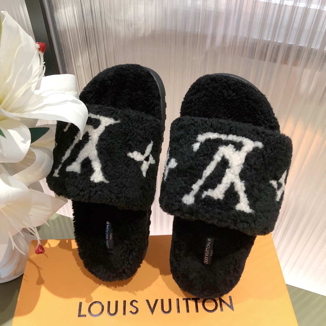 l**is V*t*n slippers