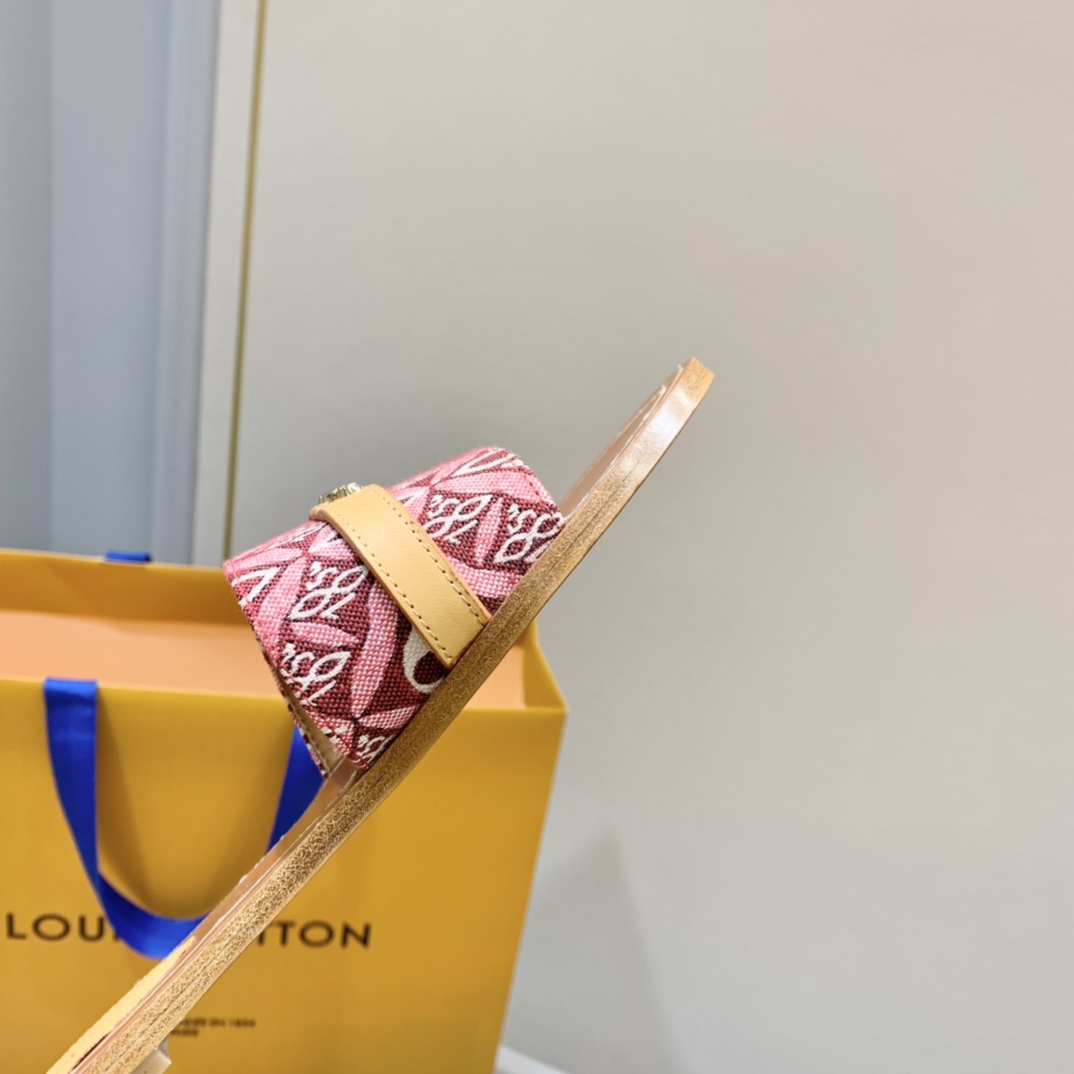 l**is V*t*n slippers