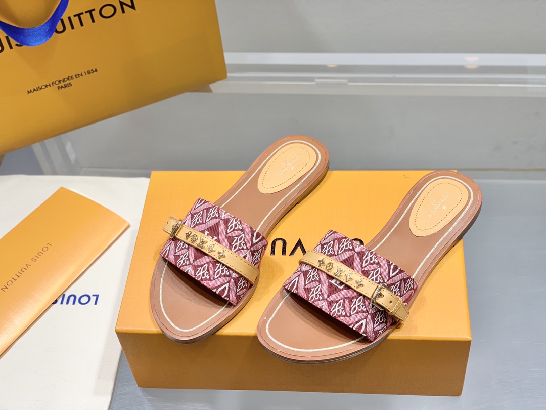 l**is V*t*n slippers