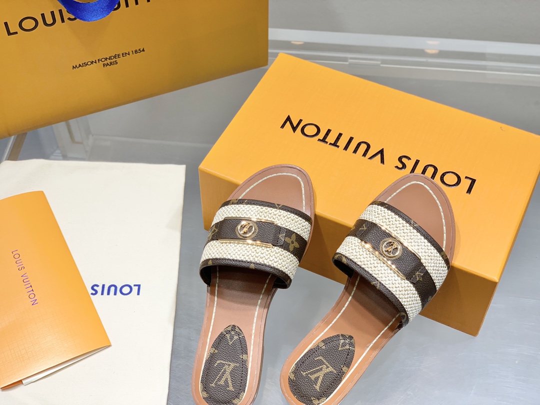 l**is V*t*n slippers