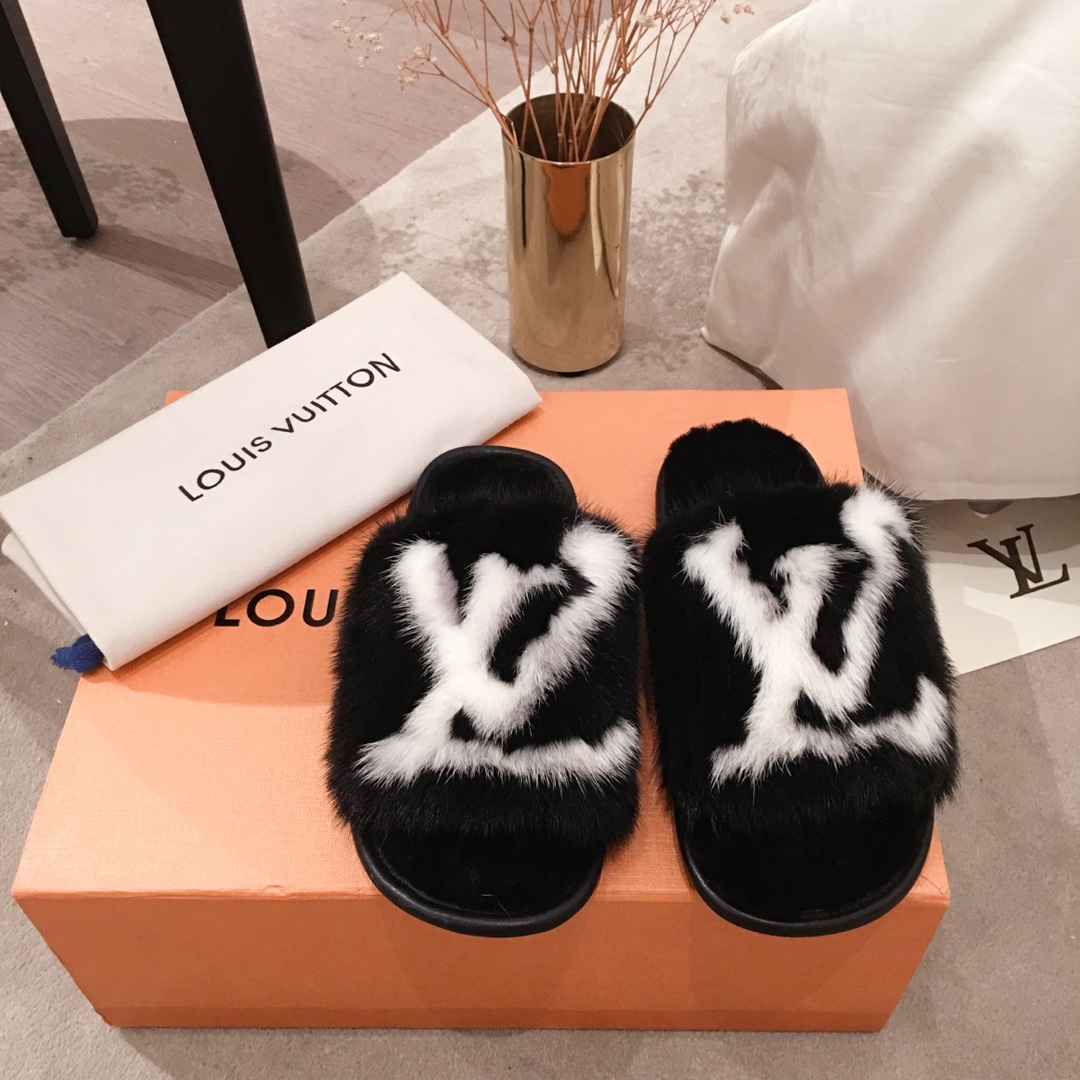 l**is V*t*n slippers