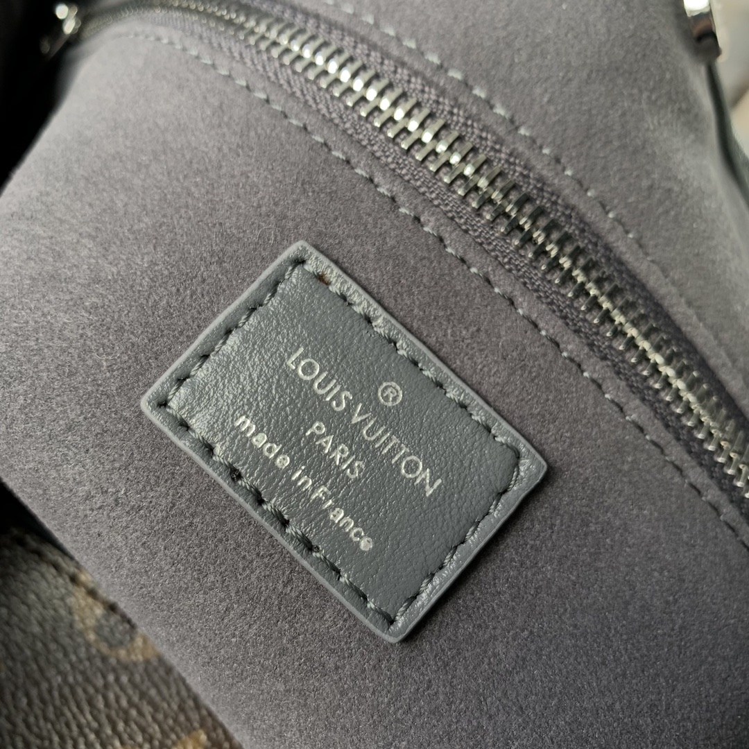 l**is V*t*n carryall dark bag-m12583-39 x 30 x 15cm