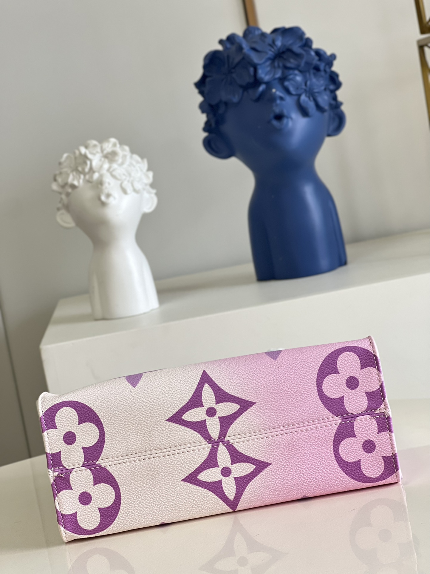 l**is V*t*n onthego handbag-25*19*11.5 cm