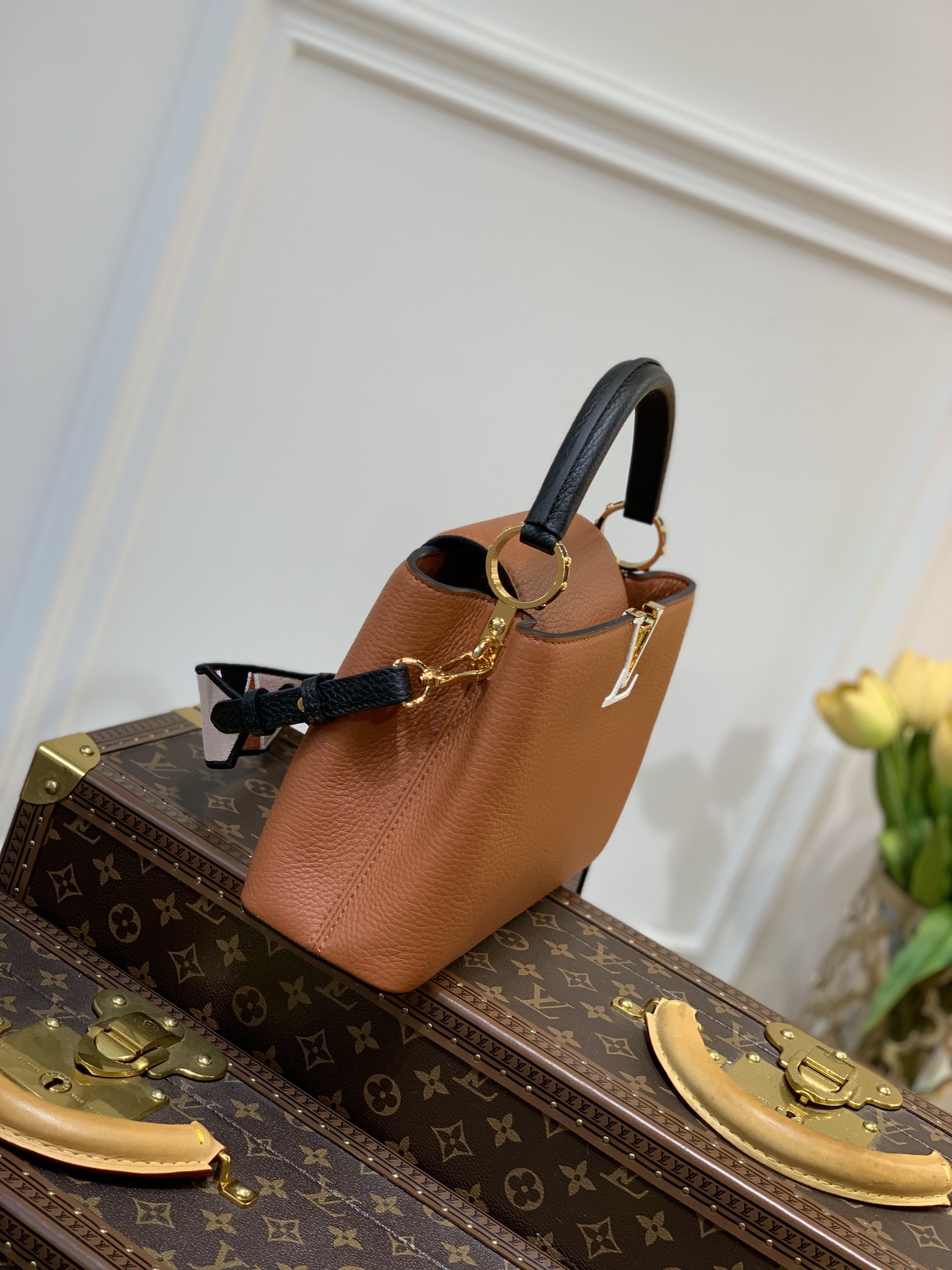 l**is V*t*n capucines bb-27*18*9cm