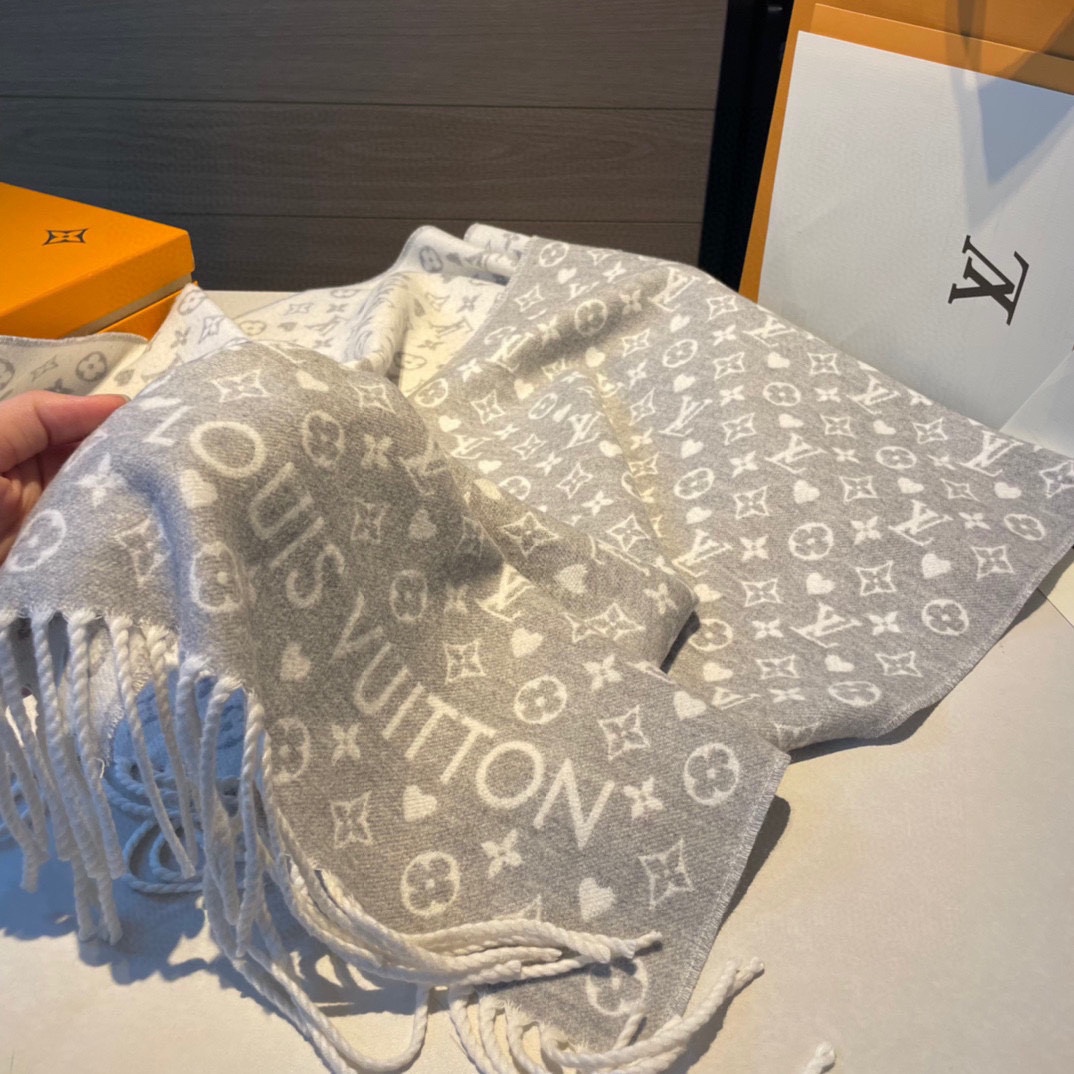 l**is V*t*n scarf-45*190cm