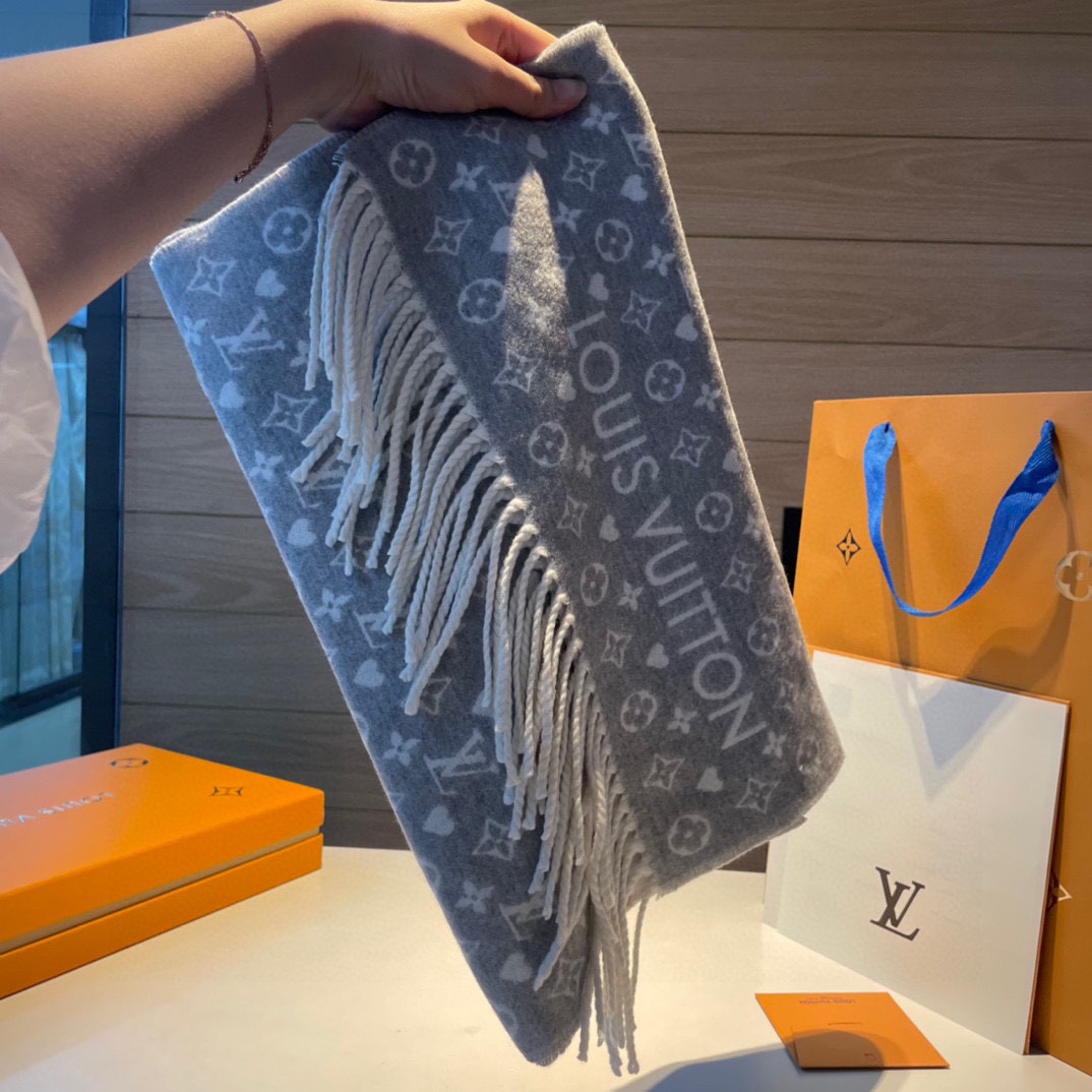 l**is V*t*n scarf-45*190cm