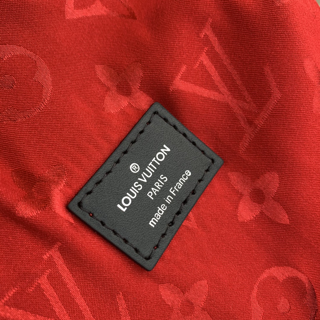 l**is V*t*n bucket -23x26x16cm