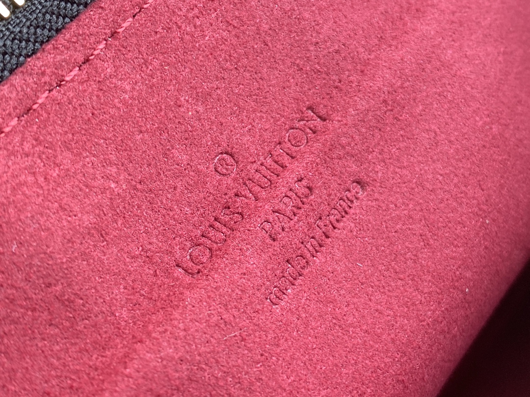 l**is V*t*n pochette accessories-21*13*3cm