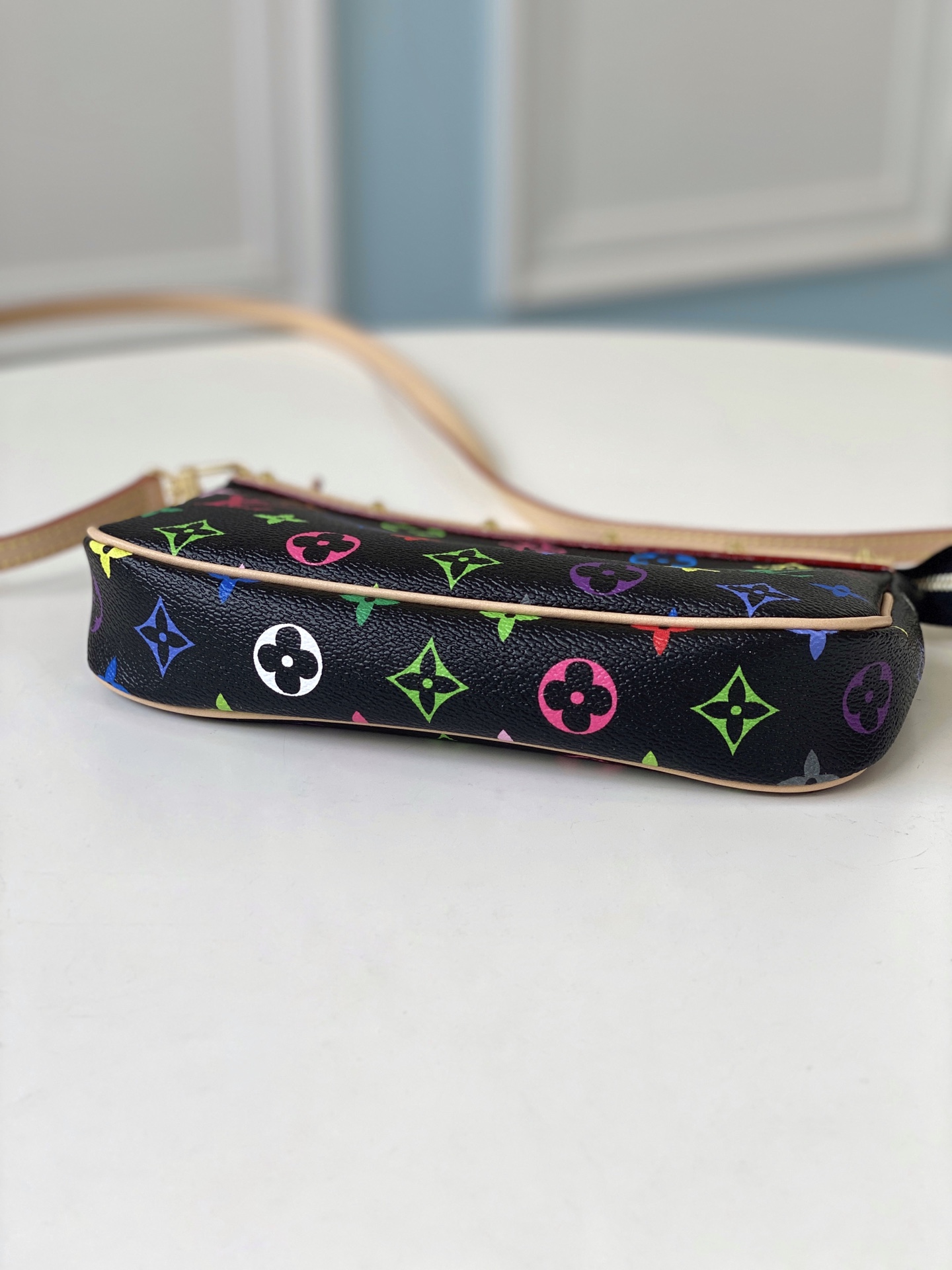 l**is V*t*n pochette accessories-21*13*3cm