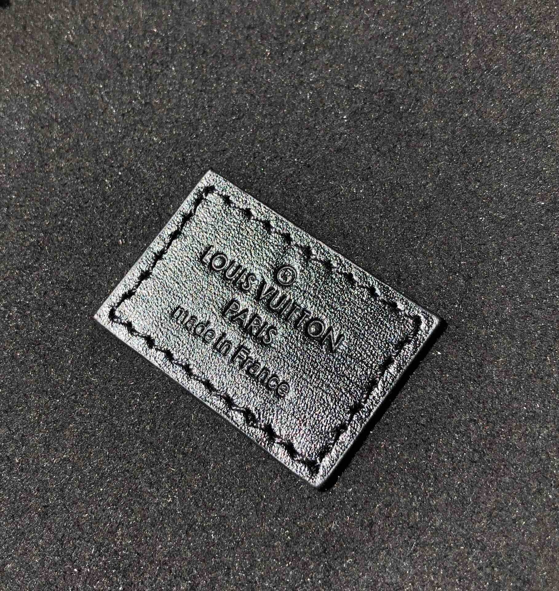 l**is V*t*n cannes-15*17*15cm