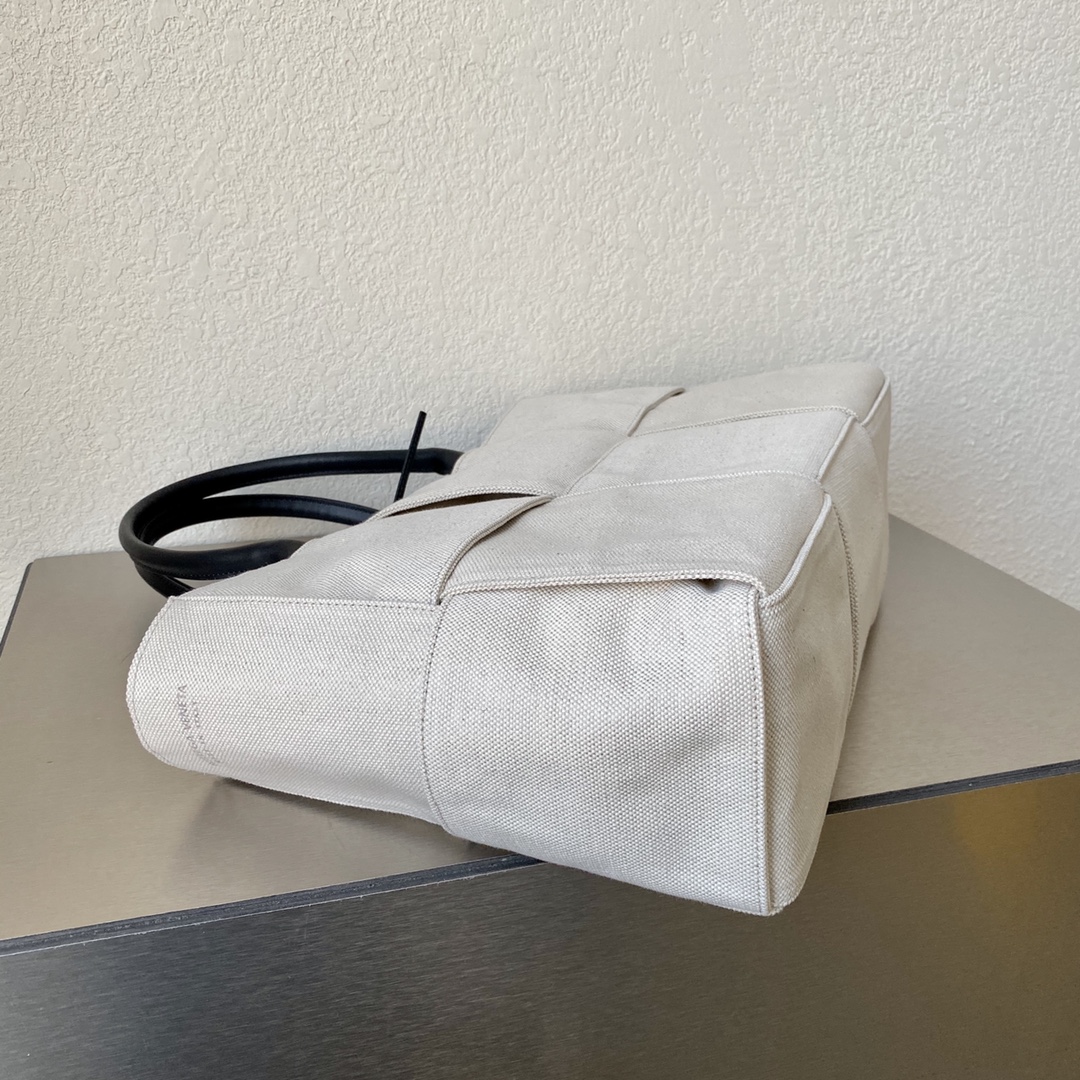 Bo*te*ga ve*ne*tatote-41×27×14cm