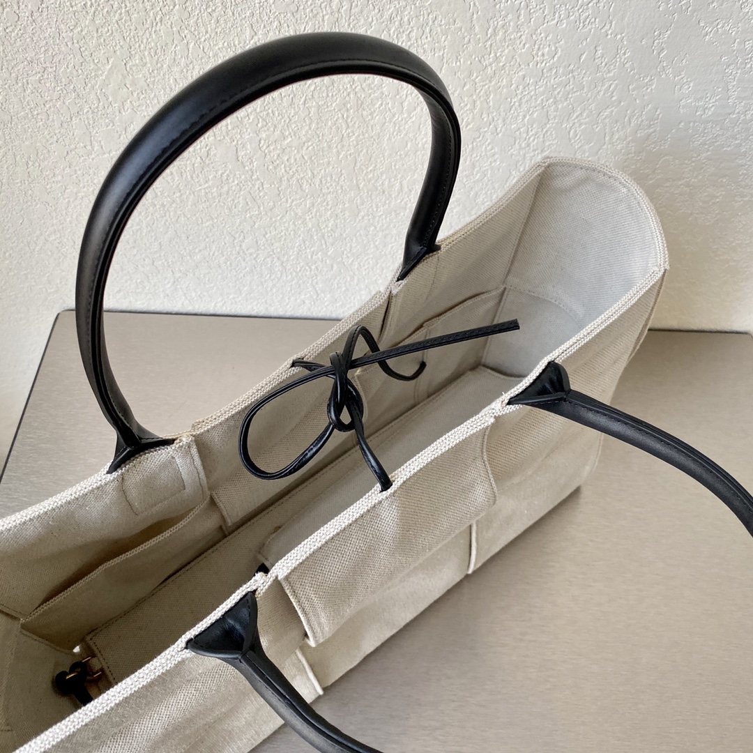 Bo*te*ga ve*ne*tatote-41×27×14cm