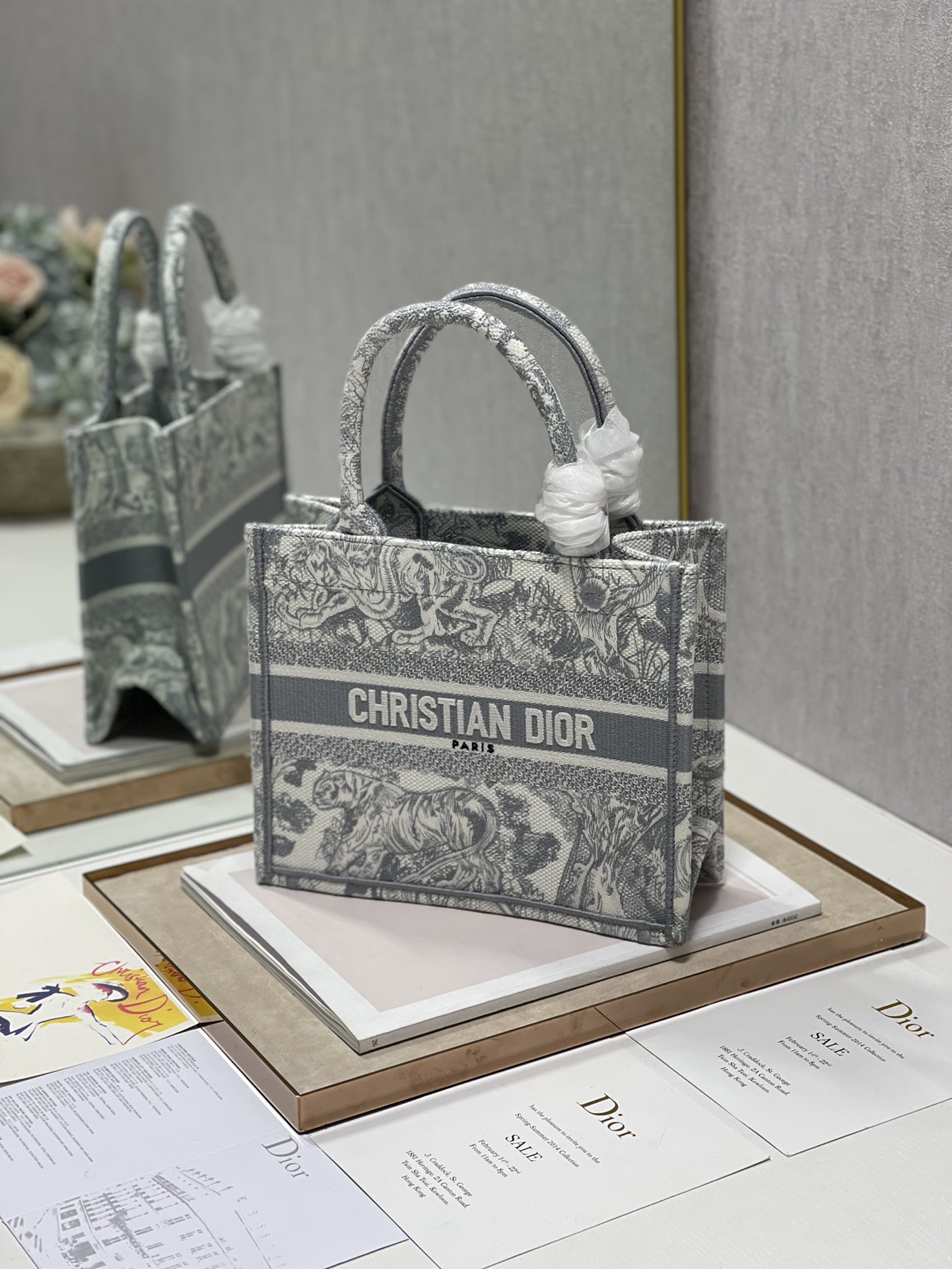 D*or small book tote-26*8*22cm